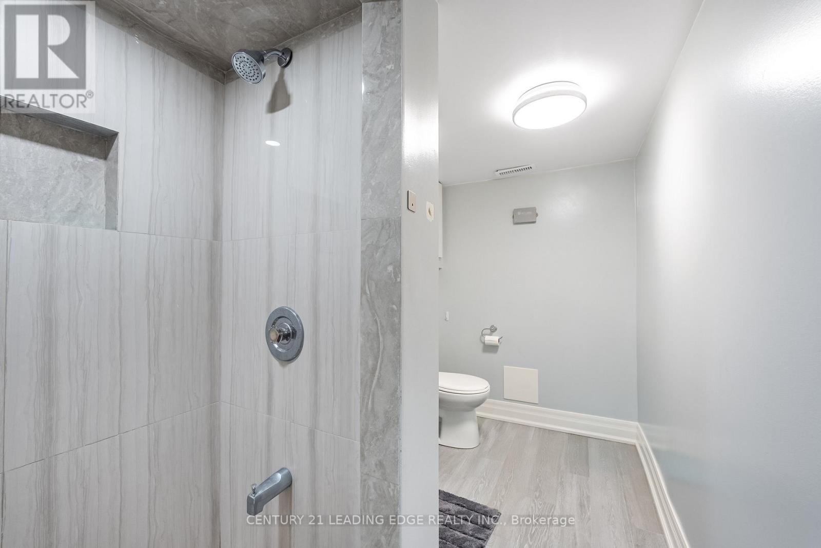 38 Goldwin Avenue, Toronto, Ontario  M6M 2C4 - Photo 29 - W12966106