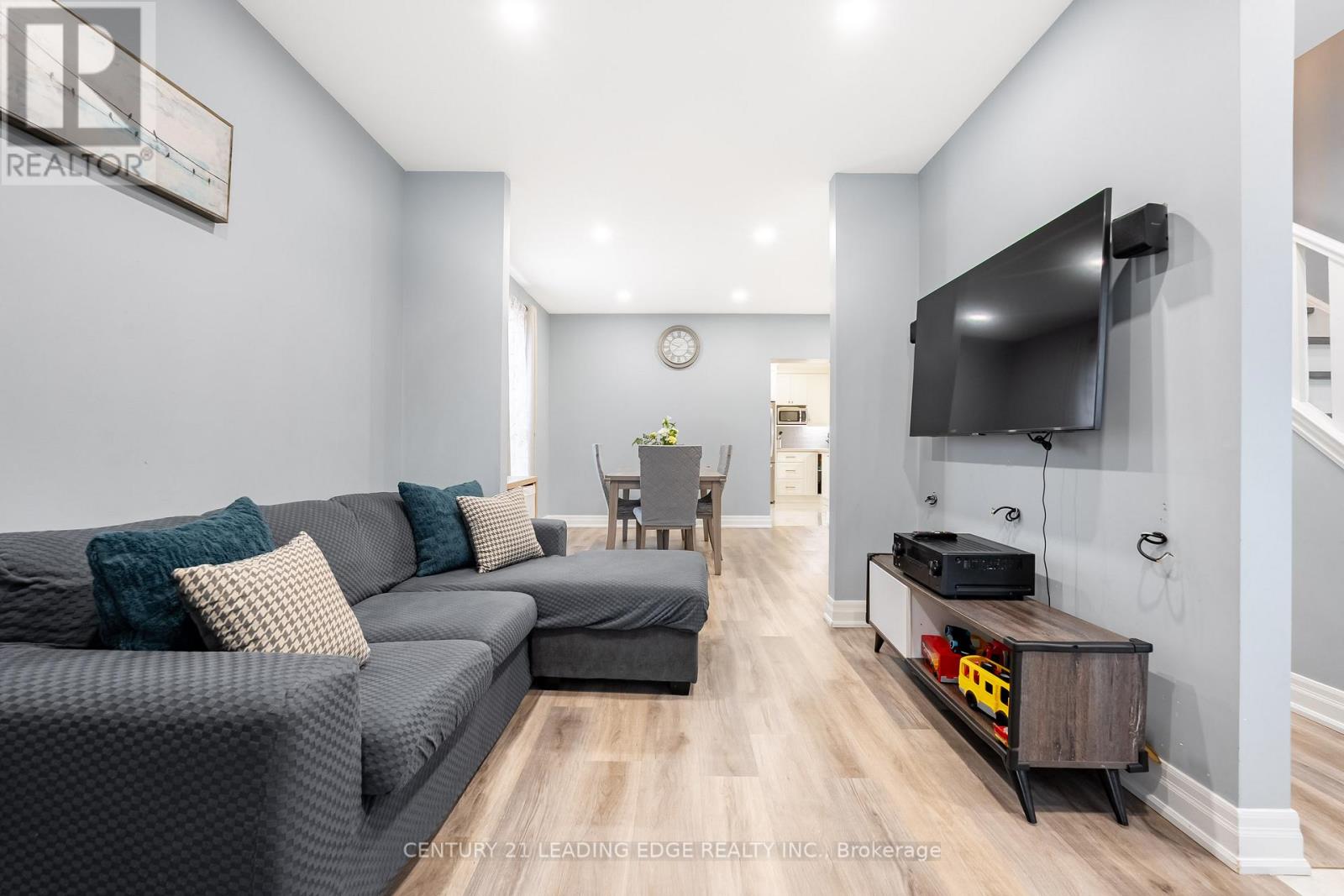 38 Goldwin Avenue, Toronto, Ontario  M6M 2C4 - Photo 5 - W12966106