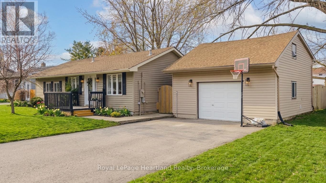 304 Regent Street, Goderich, Ontario  N7A 2X8 - Photo 2 - X13018490