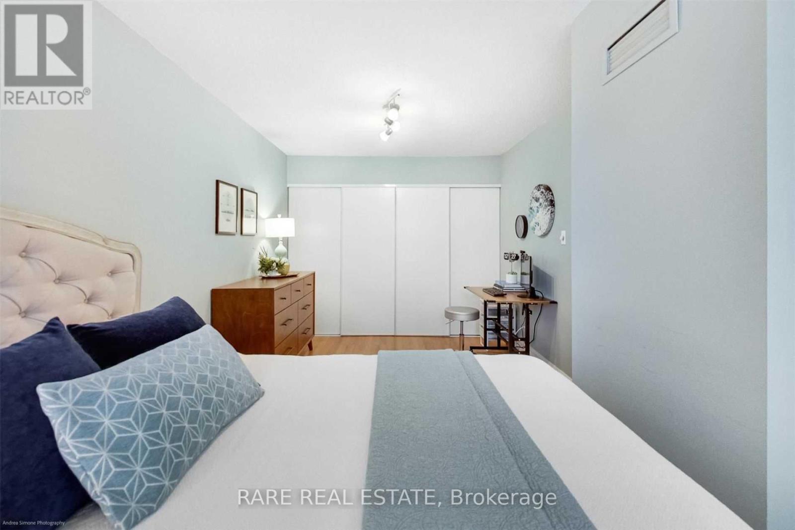 402 - 40 Scollard Street, Toronto, Ontario  M5R 3S1 - Photo 17 - C13018590