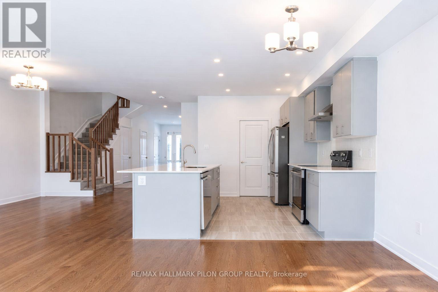 327 Broadridge Crescent, Ottawa, Ontario  K1W 0L9 - Photo 4 - X13018516