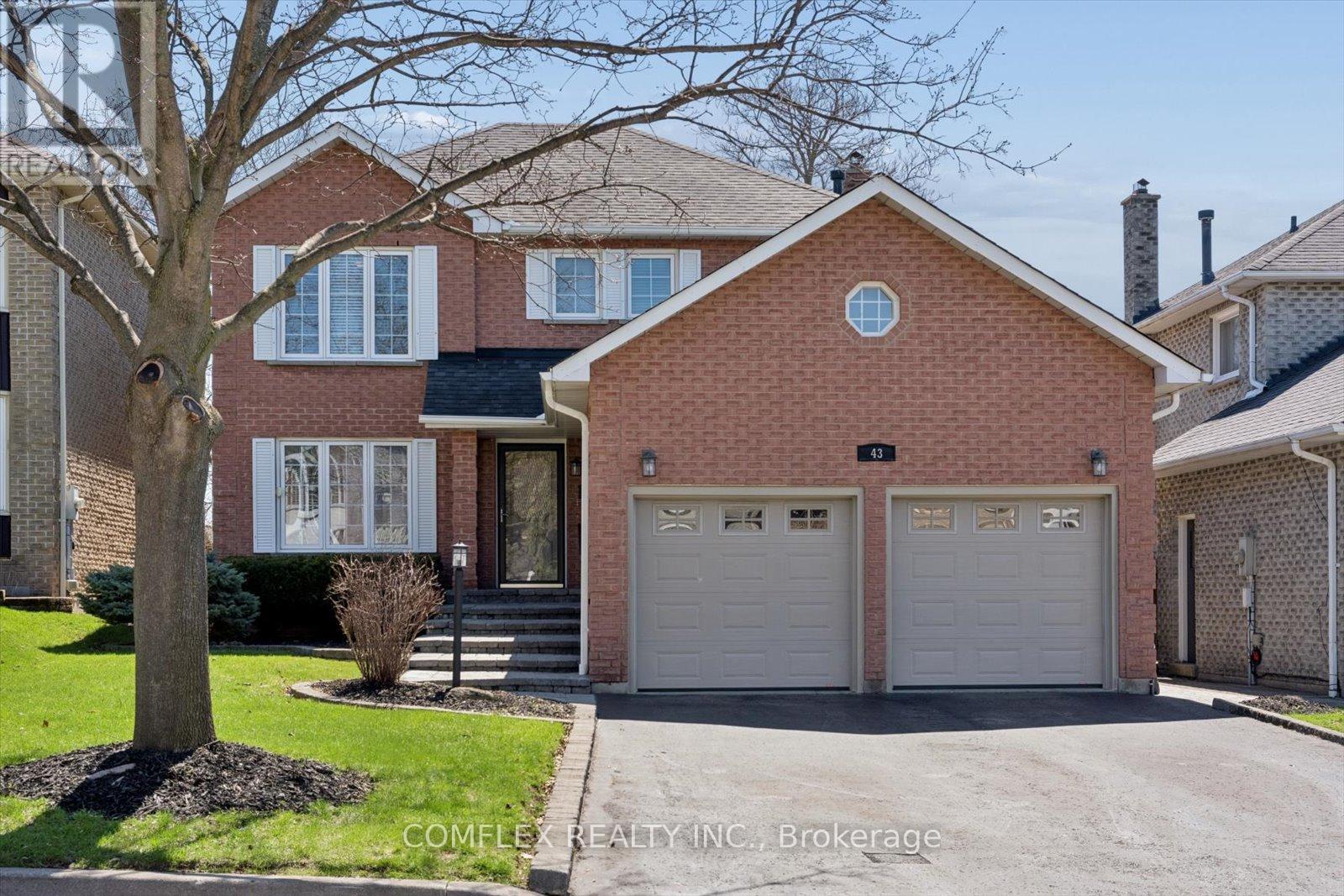 43 Waywell Street, Whitby, Ontario  L1N 8P4 - Photo 2 - E13018530