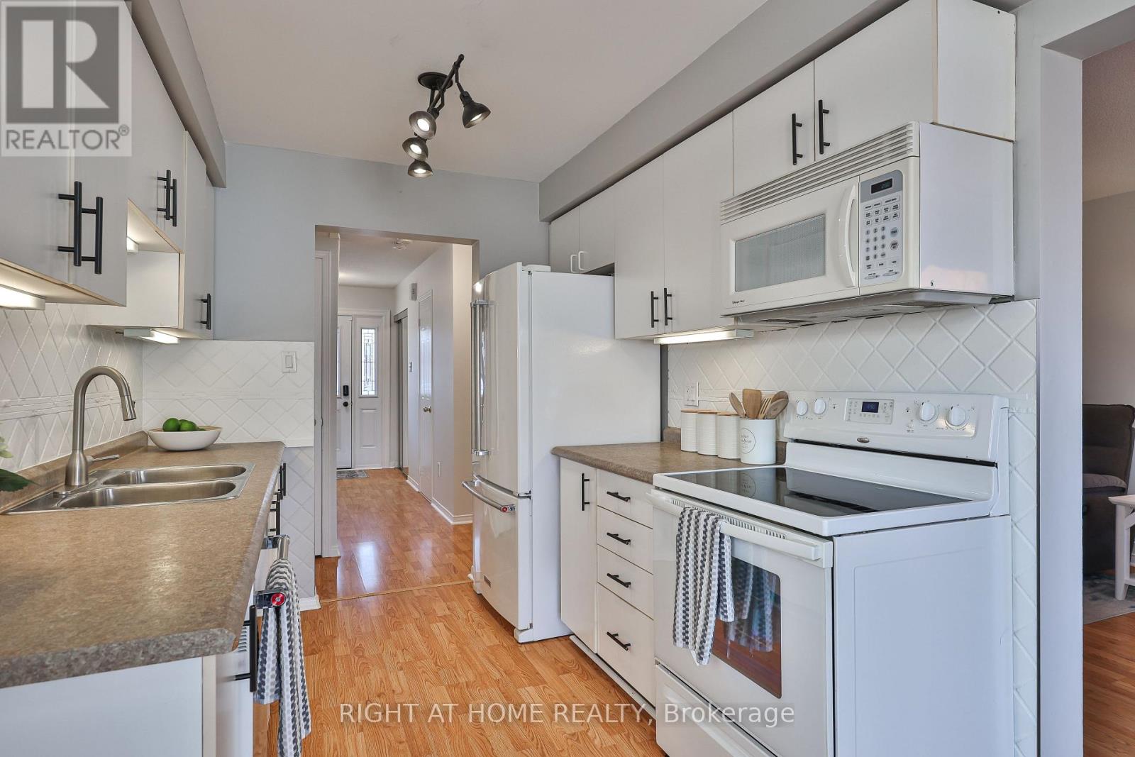 89 Vail Meadows Crescent, Clarington (Bowmanville), Ontario  L1C 4T3 - Photo 14 - E13018534