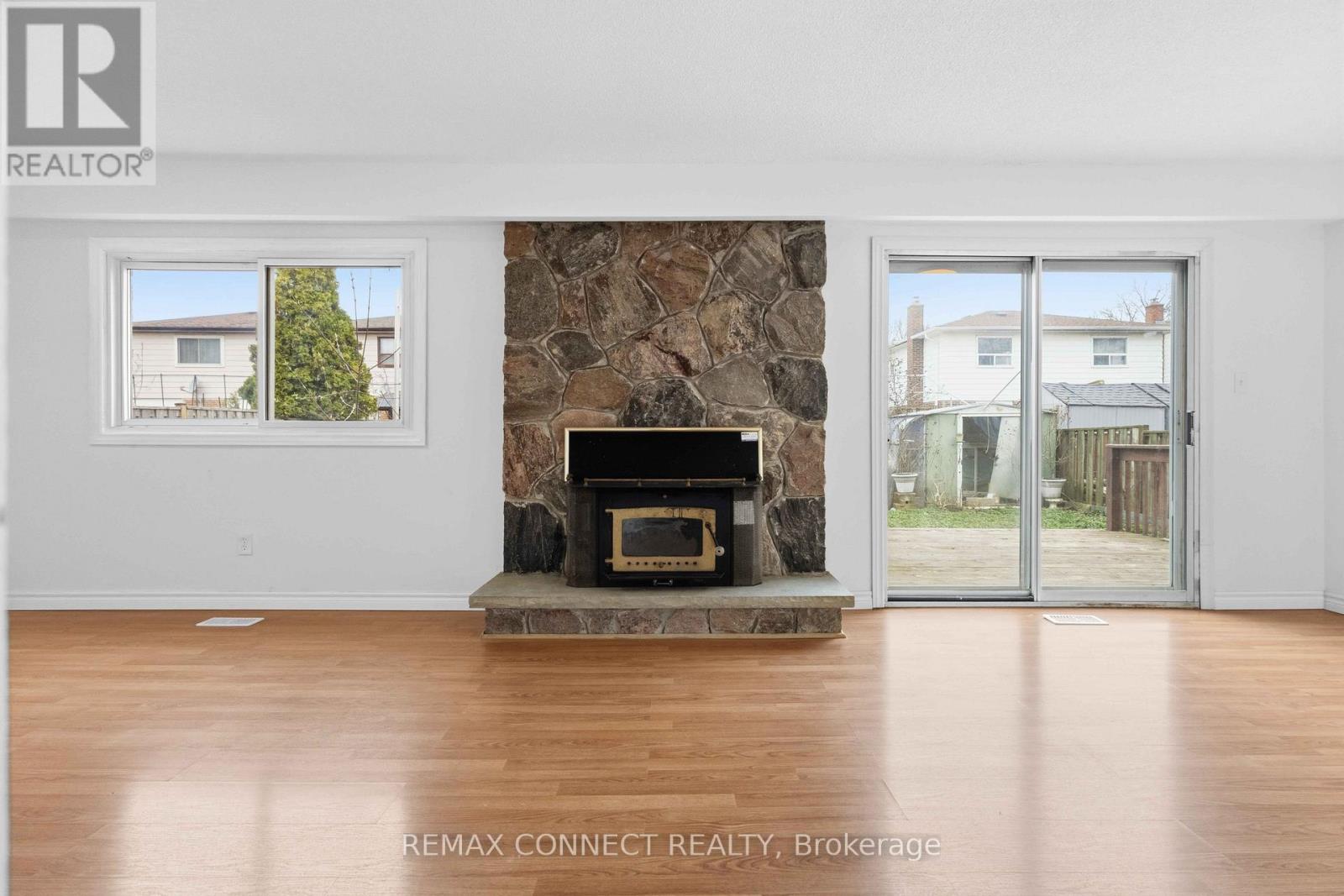 Upper - 1899 Rosefield Road, Pickering, Ontario  L1V 3K1 - Photo 12 - E13018636