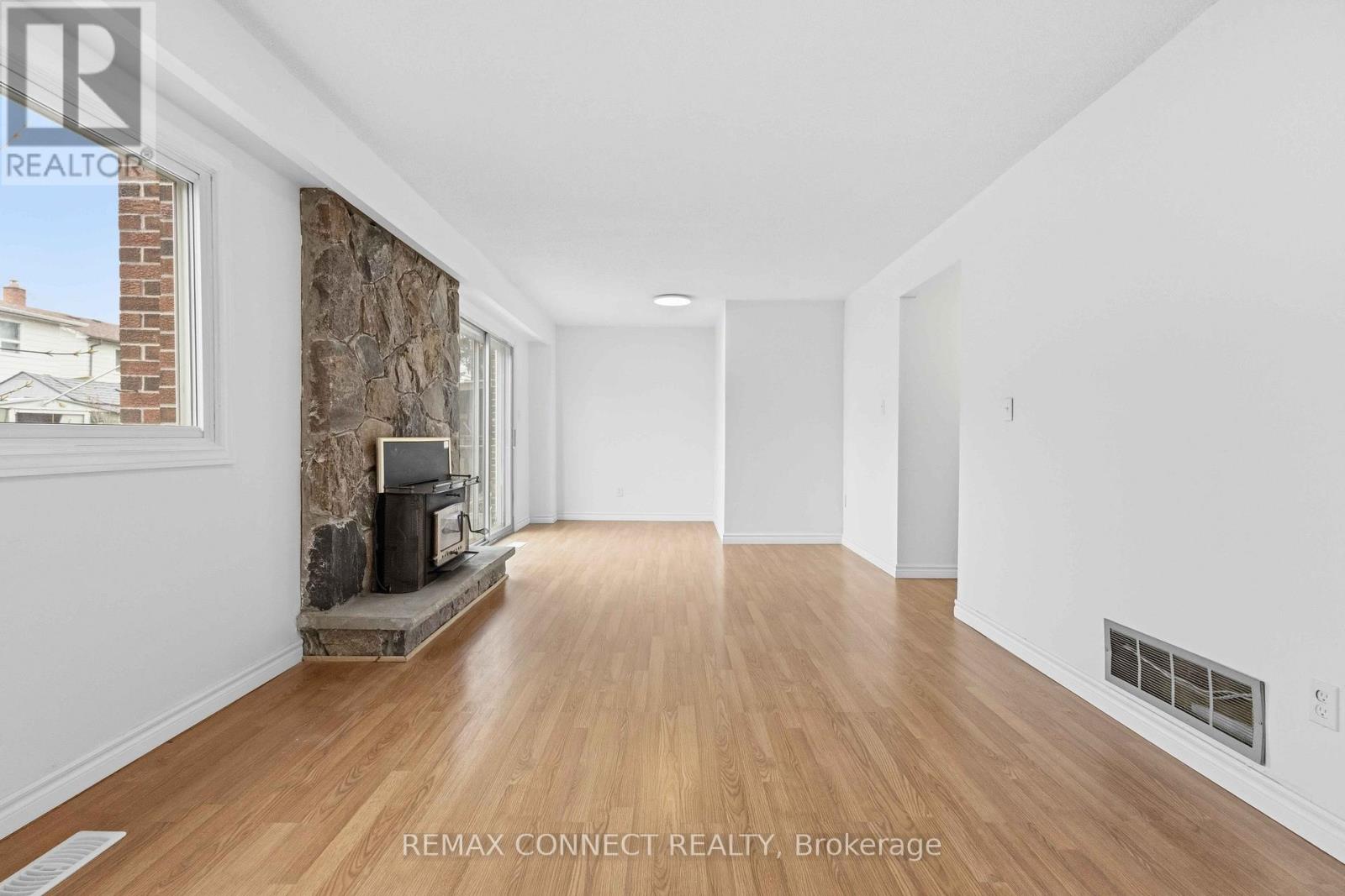 Upper - 1899 Rosefield Road, Pickering, Ontario  L1V 3K1 - Photo 13 - E13018636