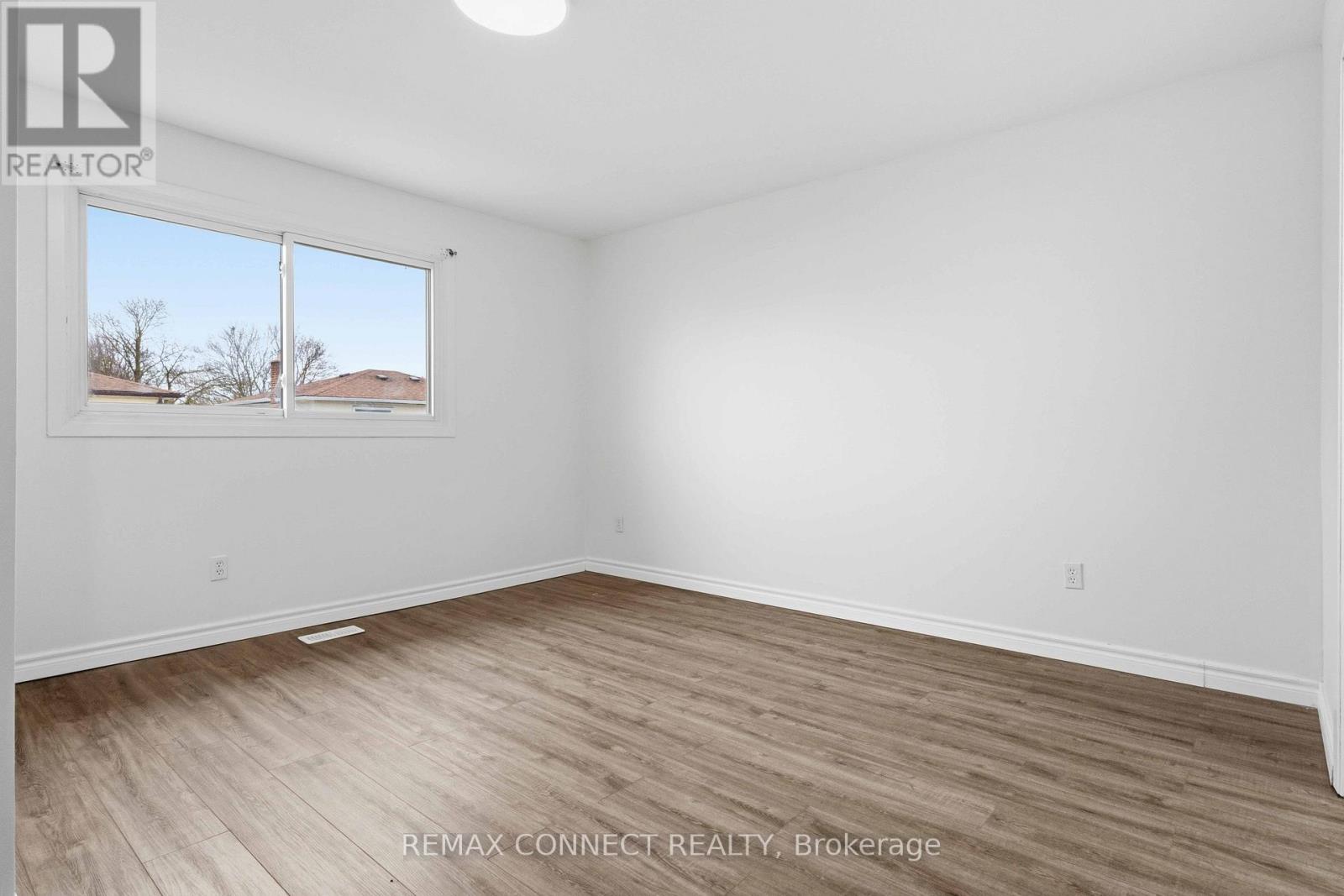 Upper - 1899 Rosefield Road, Pickering, Ontario  L1V 3K1 - Photo 17 - E13018636