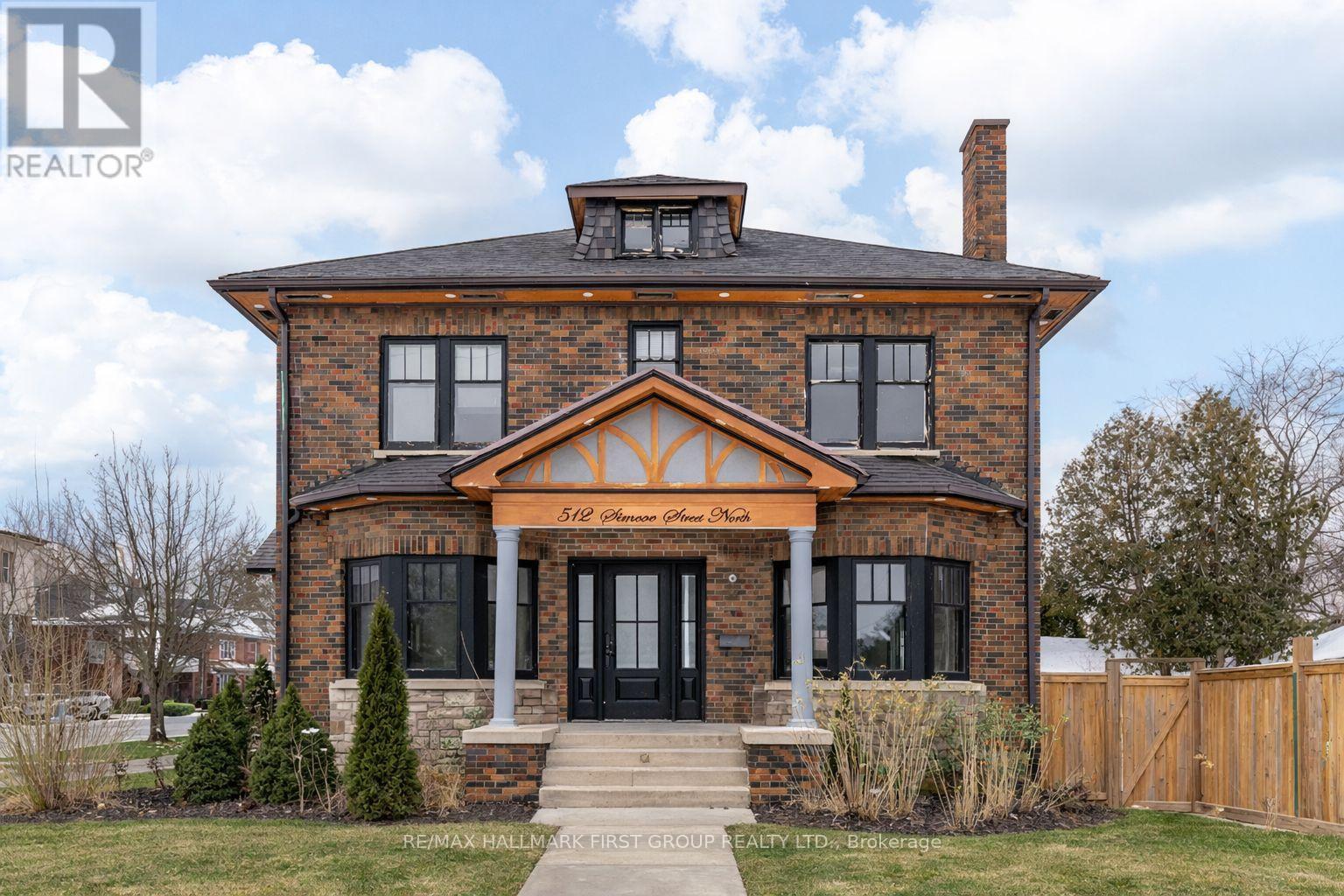 512 SIMCOE STREET N, Oshawa, Ontario