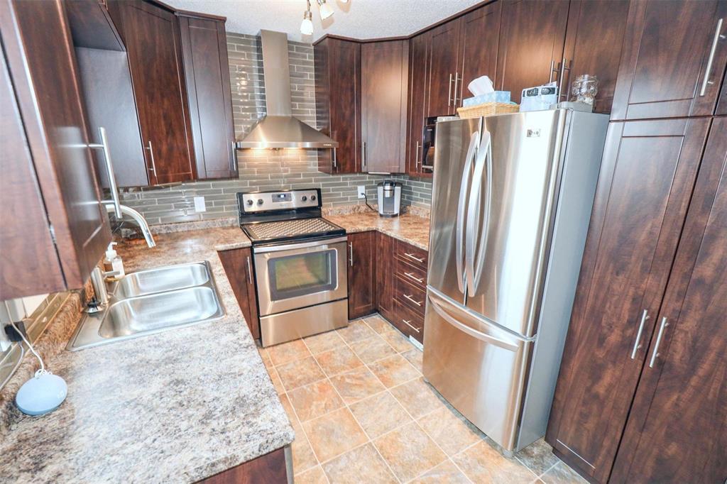 136 Eastmount Drive, Winnipeg, Manitoba  R2N 3W9 - Photo 4 - 202607758