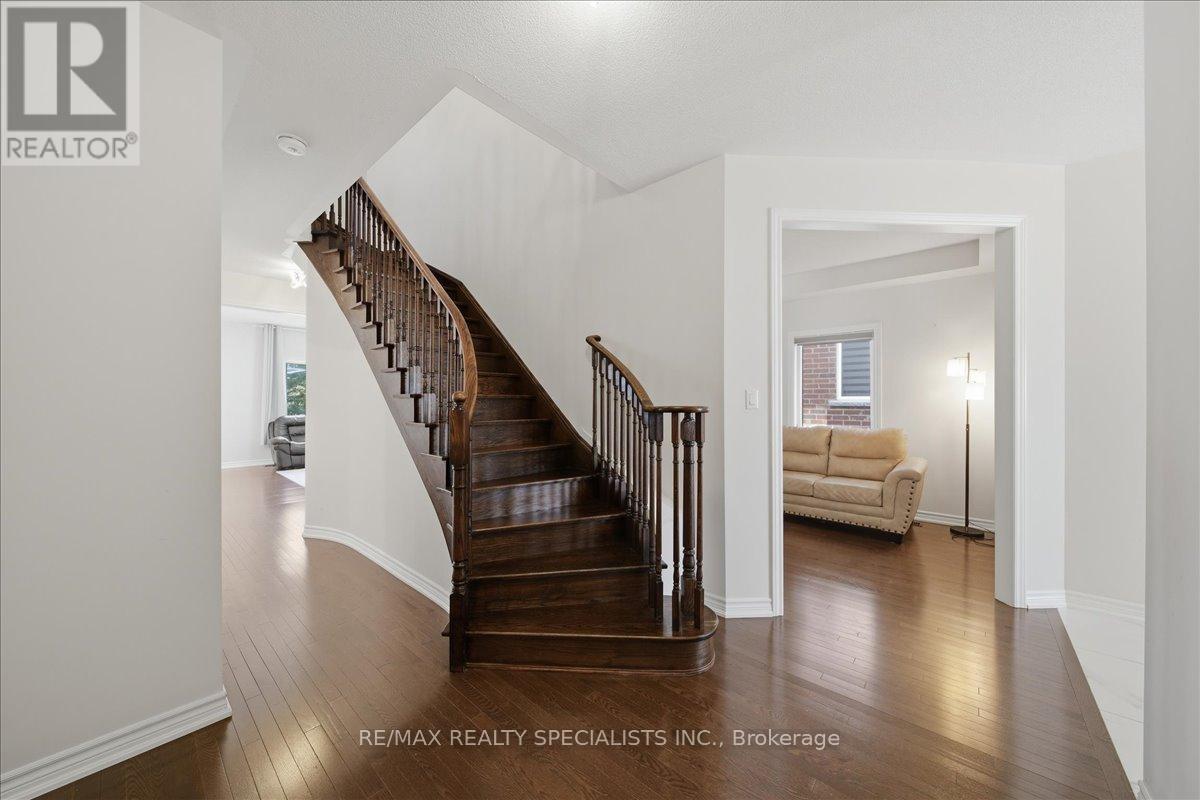 136 Noble Drive, Bradford West Gwillimbury, Ontario  L3Z 0J5 - Photo 11 - N13018484