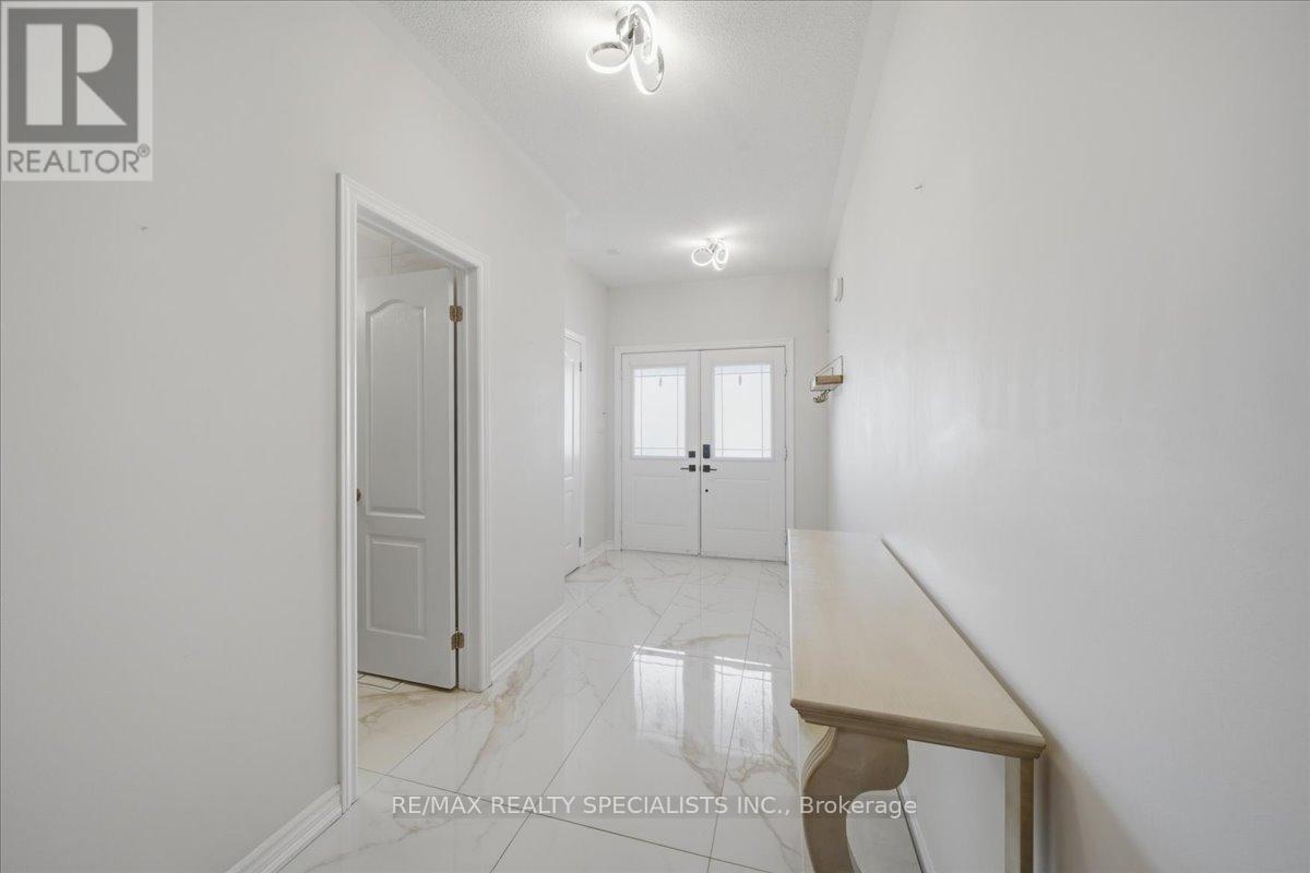 136 Noble Drive, Bradford West Gwillimbury, Ontario  L3Z 0J5 - Photo 5 - N13018484