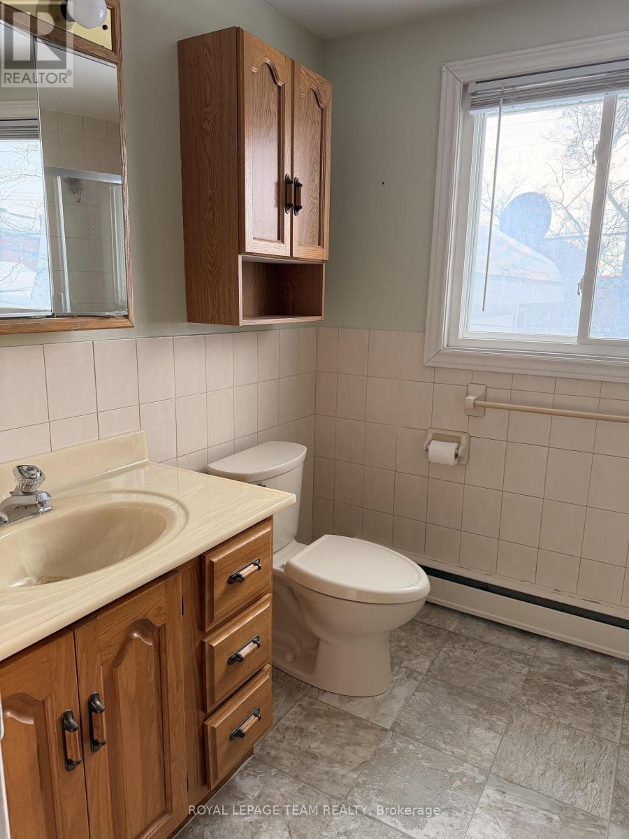 1166 Castle Hill Crescent, Ottawa, Ontario  K2C 2A8 - Photo 28 - X12791440