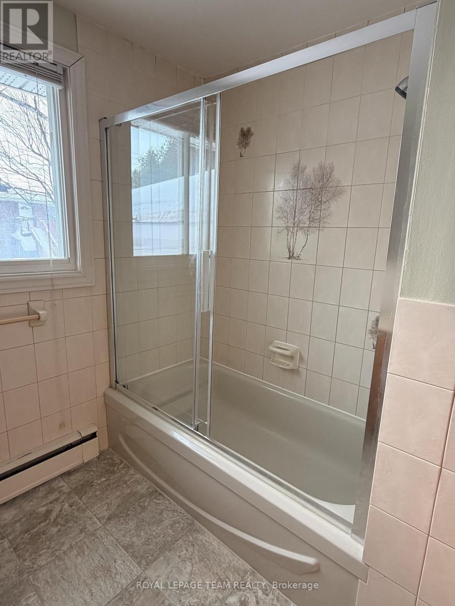 1166 Castle Hill Crescent, Ottawa, Ontario  K2C 2A8 - Photo 27 - X12791440