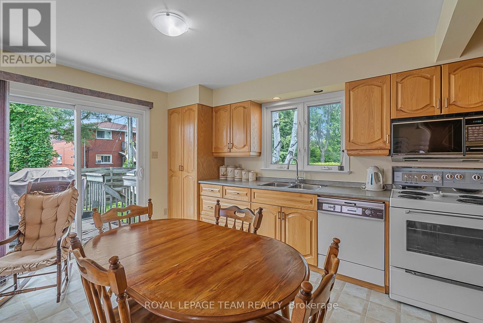 1166 Castle Hill Crescent, Ottawa, Ontario  K2C 2A8 - Photo 5 - X12791440