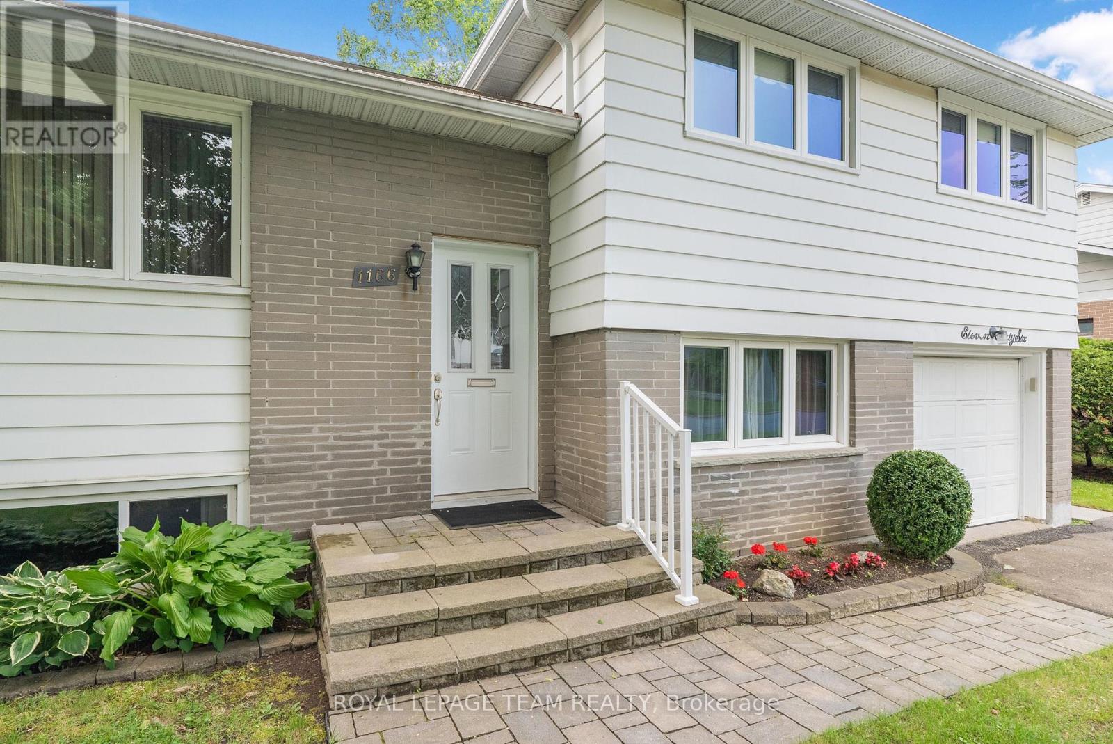 1166 Castle Hill Crescent, Ottawa, Ontario  K2C 2A8 - Photo 3 - X12791440