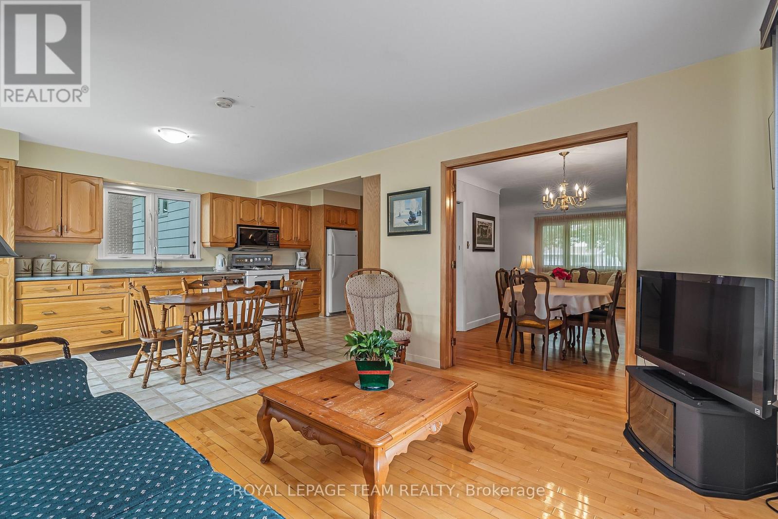 1166 Castle Hill Crescent, Ottawa, Ontario  K2C 2A8 - Photo 7 - X12791440