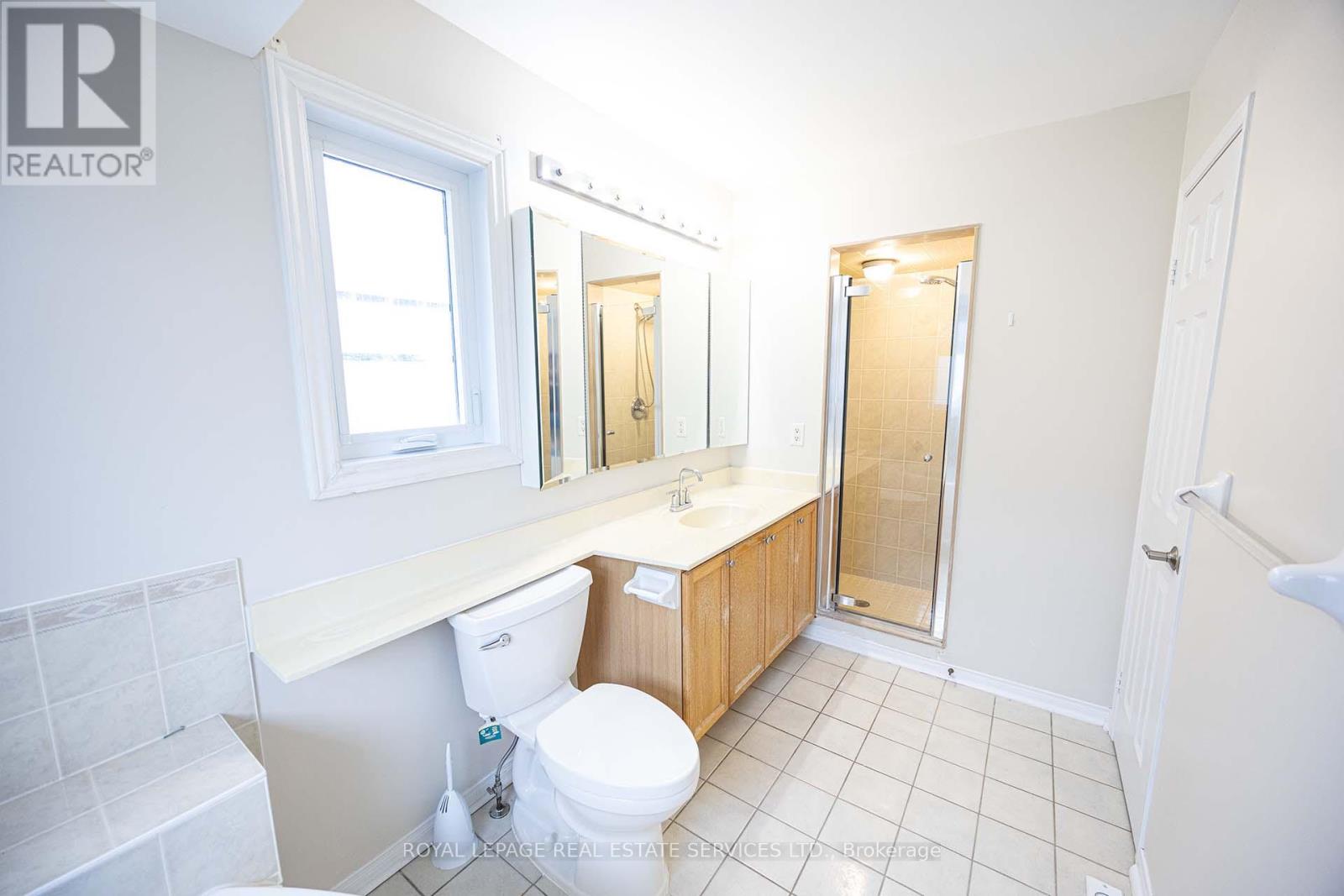 753 Village Green Boulevard, Mississauga, Ontario  L5E 3K2 - Photo 11 - W12995210