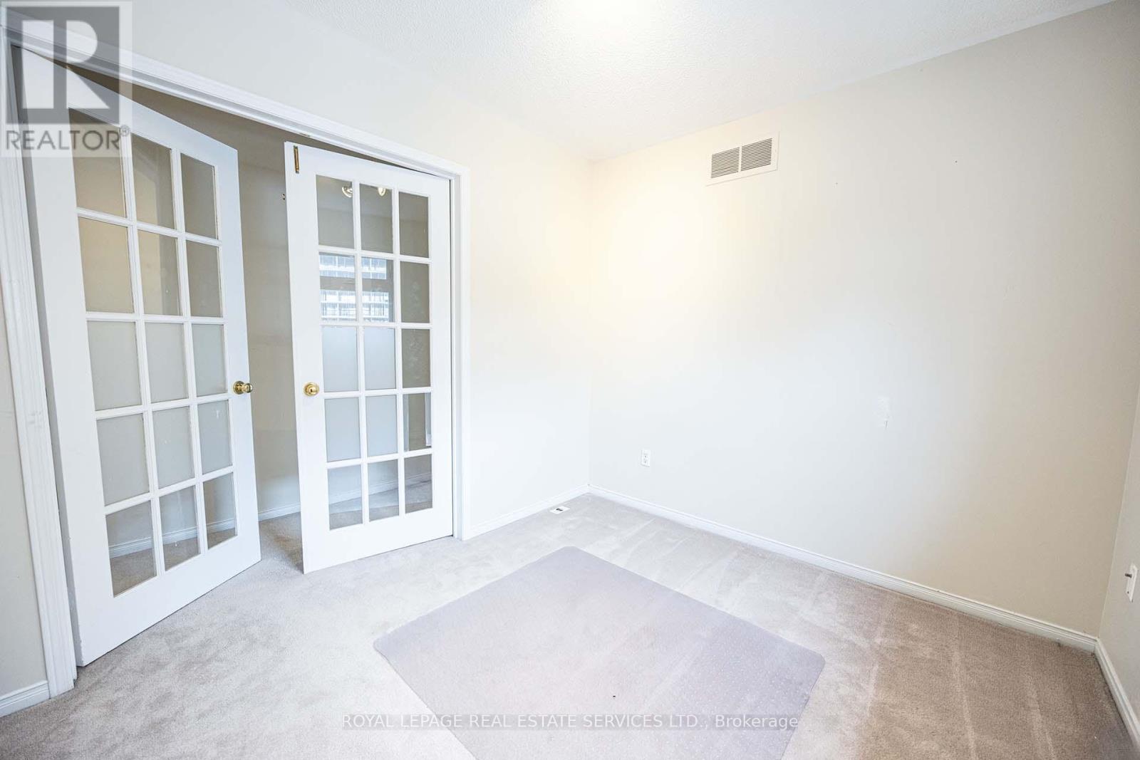 753 Village Green Boulevard, Mississauga, Ontario  L5E 3K2 - Photo 15 - W12995210