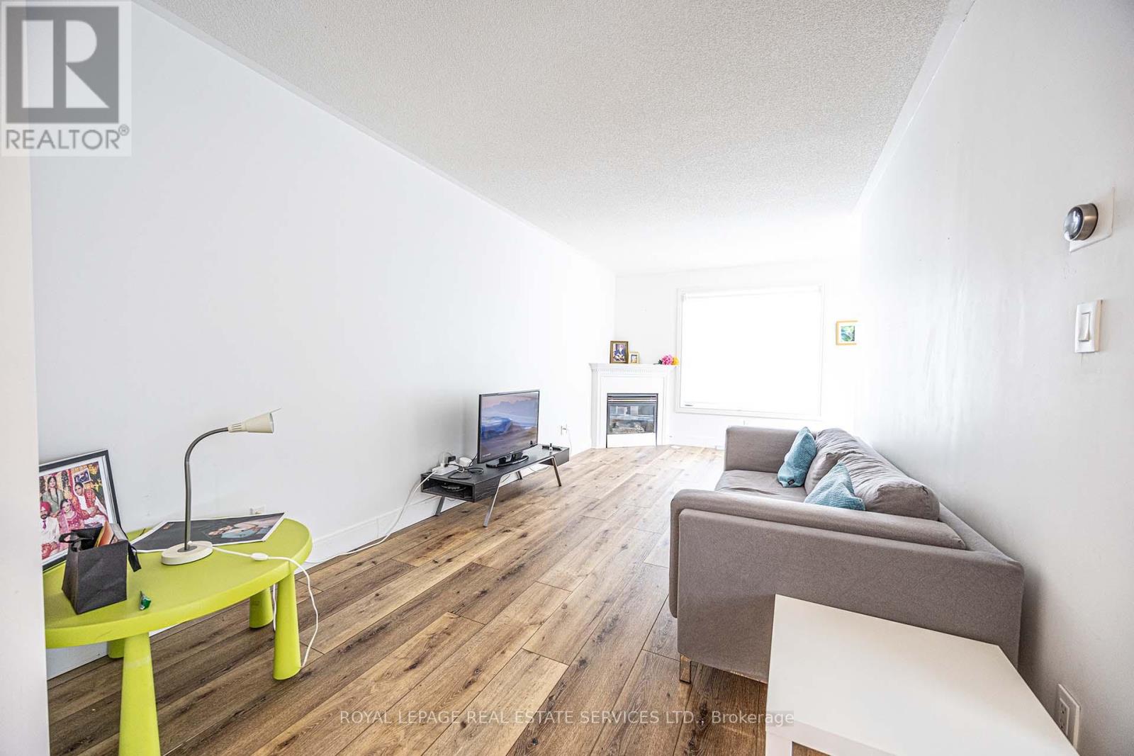 753 Village Green Boulevard, Mississauga, Ontario  L5E 3K2 - Photo 2 - W12995210