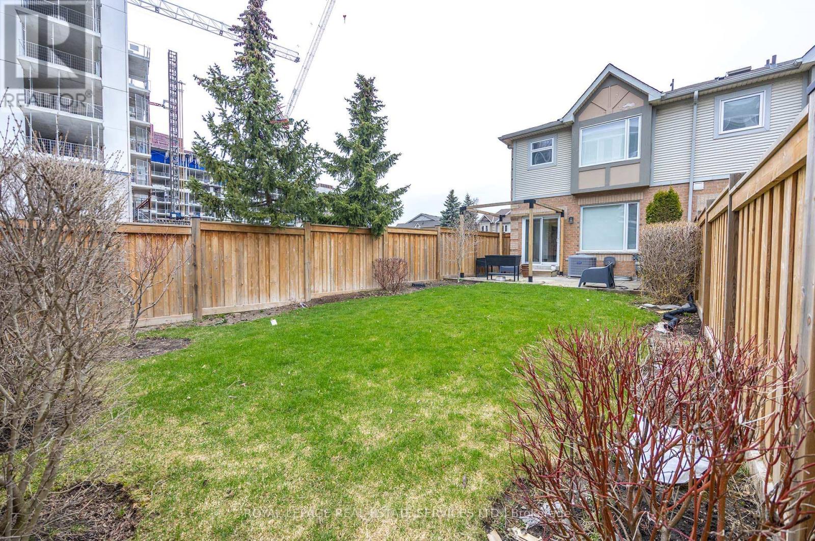 753 Village Green Boulevard, Mississauga, Ontario  L5E 3K2 - Photo 20 - W12995210