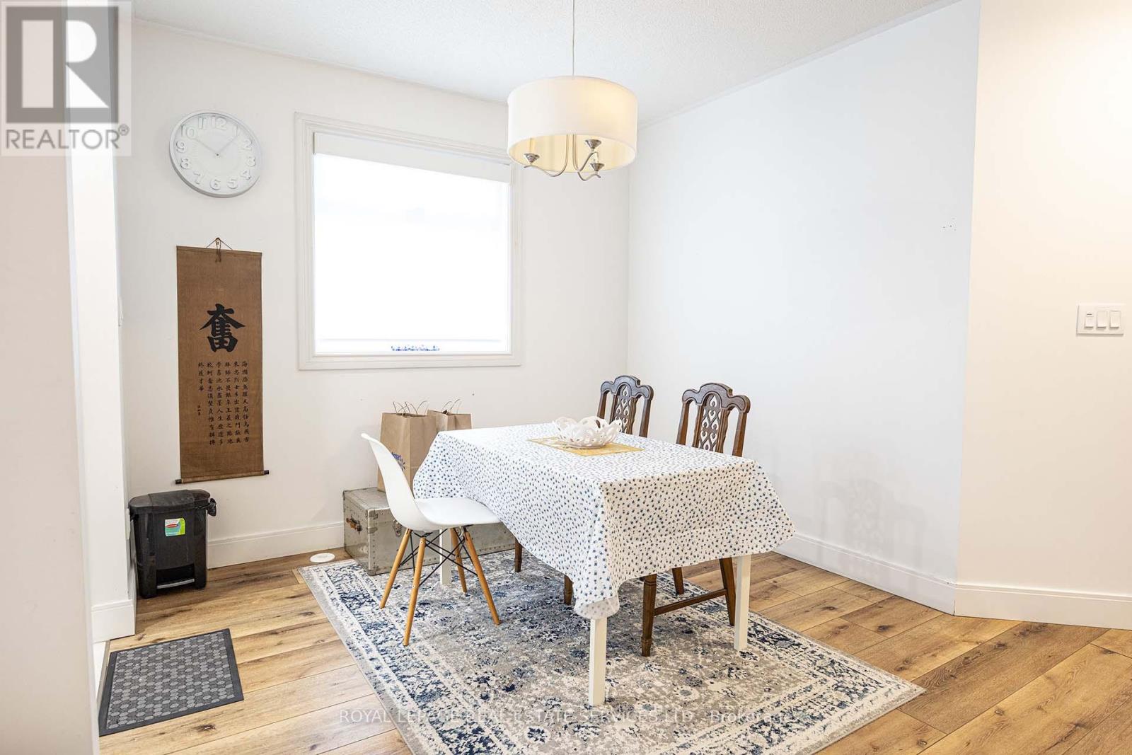 753 Village Green Boulevard, Mississauga, Ontario  L5E 3K2 - Photo 4 - W12995210