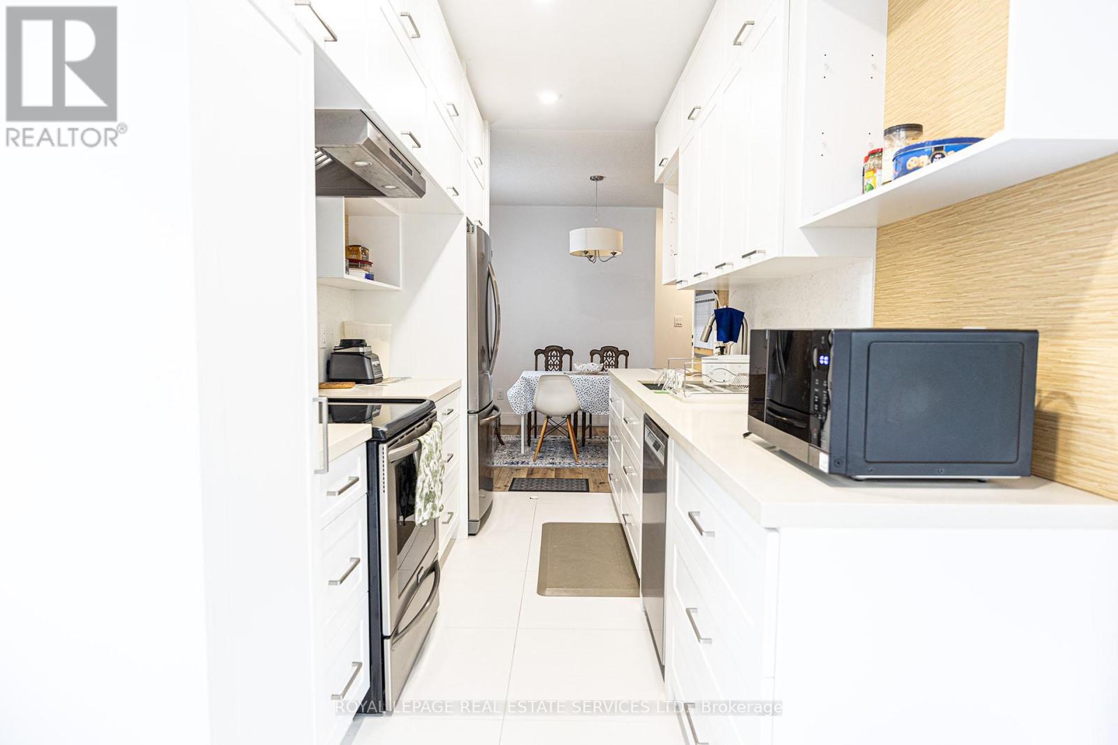 753 Village Green Boulevard, Mississauga, Ontario  L5E 3K2 - Photo 6 - W12995210