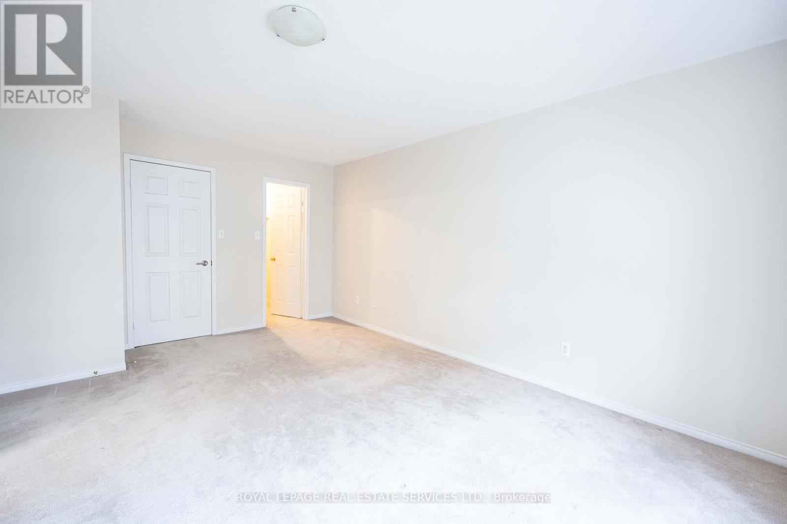 753 Village Green Boulevard, Mississauga, Ontario  L5E 3K2 - Photo 8 - W12995210