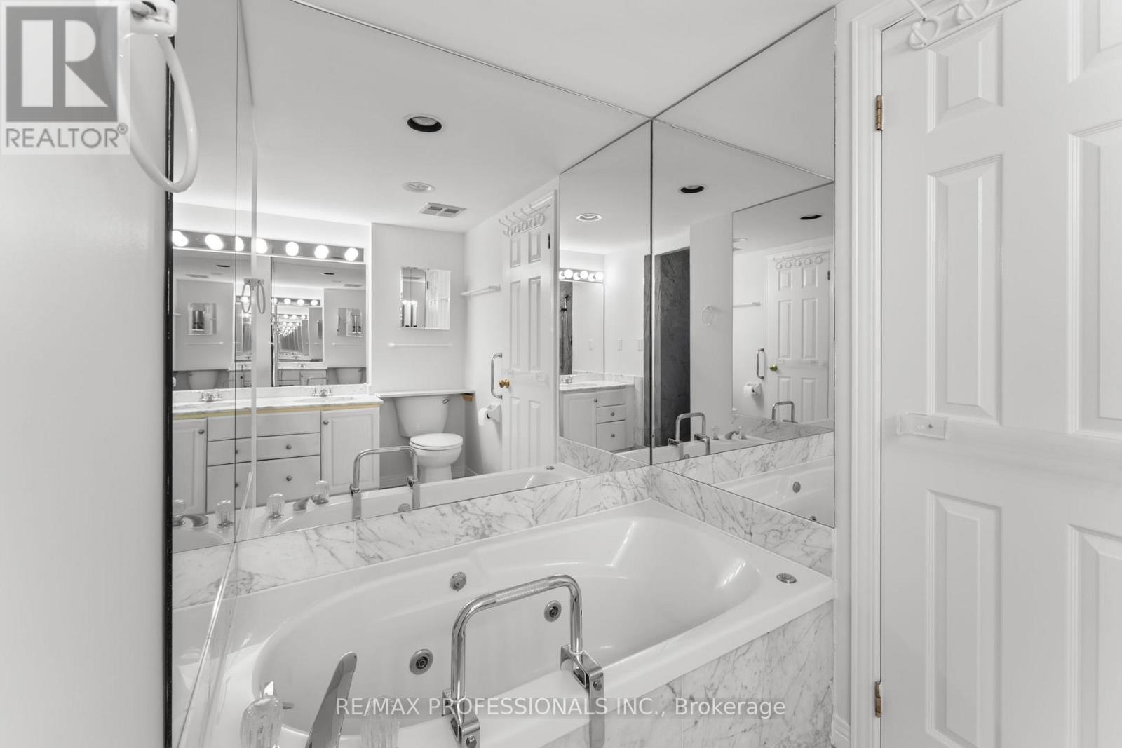 910 - 1 Aberfoyle Crescent, Toronto, Ontario  M8X 2X8 - Photo 5 - W13018562