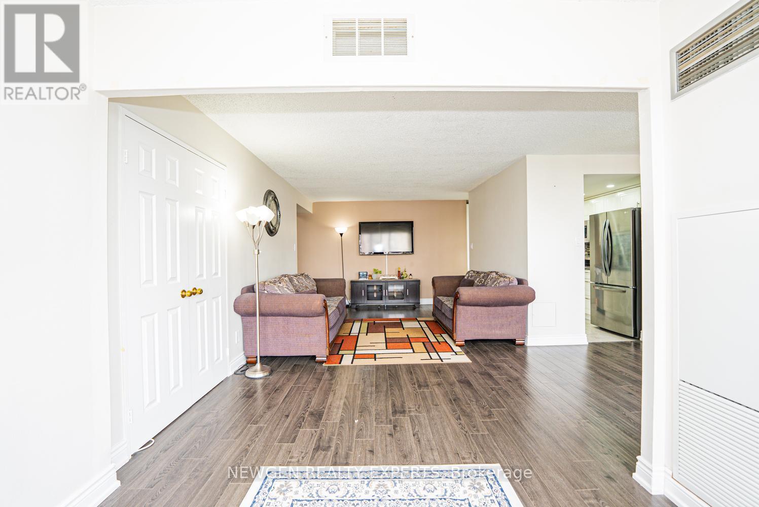 1404 - 5 Lisa Street, Brampton (Queen Street Corridor), Ontario  L6T 4T4 - Photo 11 - W13018574