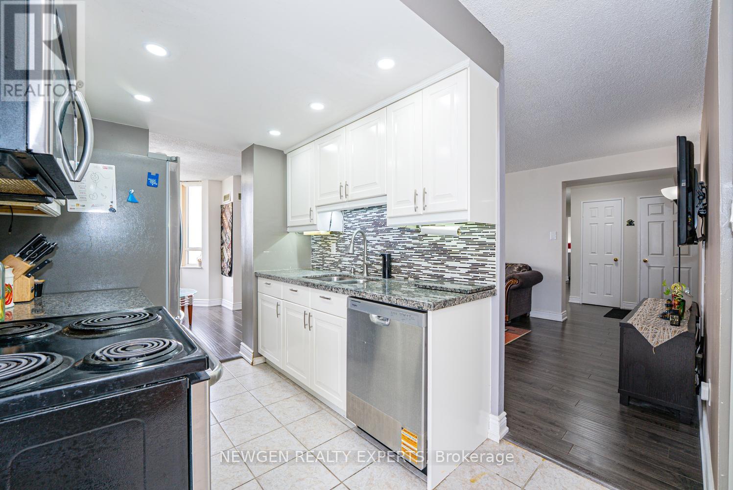 1404 - 5 Lisa Street, Brampton (Queen Street Corridor), Ontario  L6T 4T4 - Photo 18 - W13018574