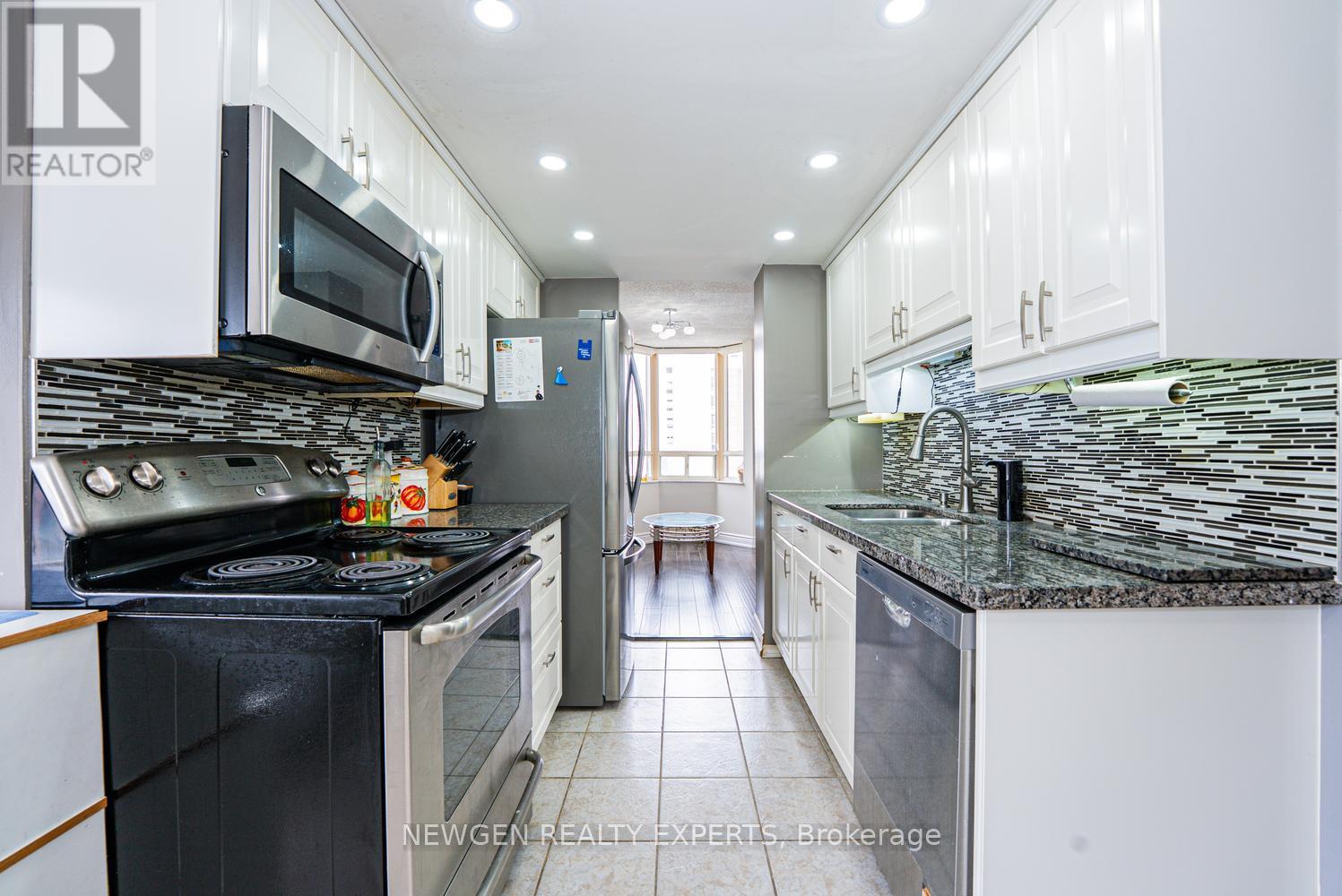 1404 - 5 Lisa Street, Brampton (Queen Street Corridor), Ontario  L6T 4T4 - Photo 19 - W13018574