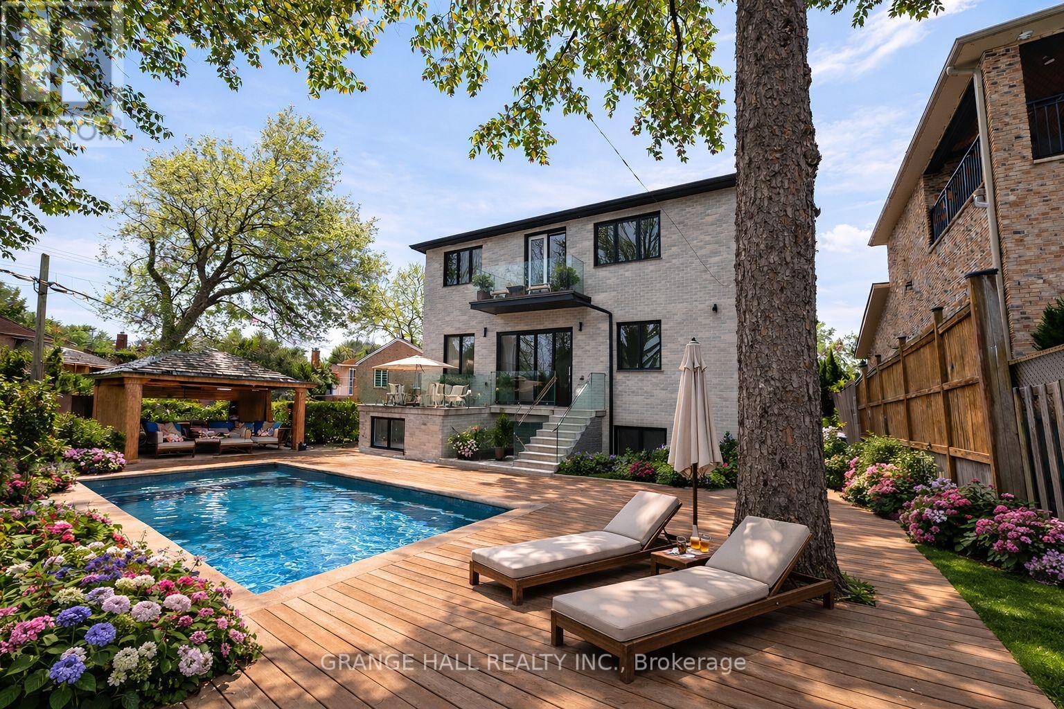 16 Barker Avenue, Toronto, Ontario  M4C 2N3 - Photo 32 - W13018612