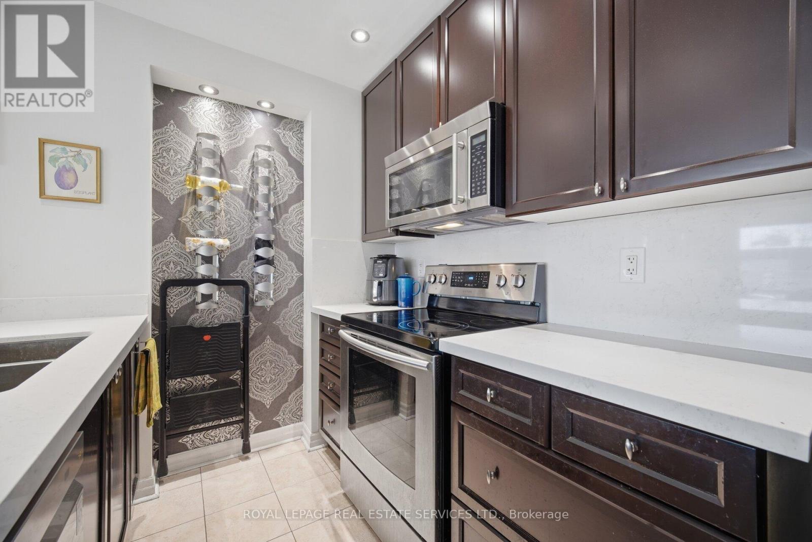 204 - 70 Port Street E, Mississauga, Ontario  L5G 1E8 - Photo 15 - W13018622