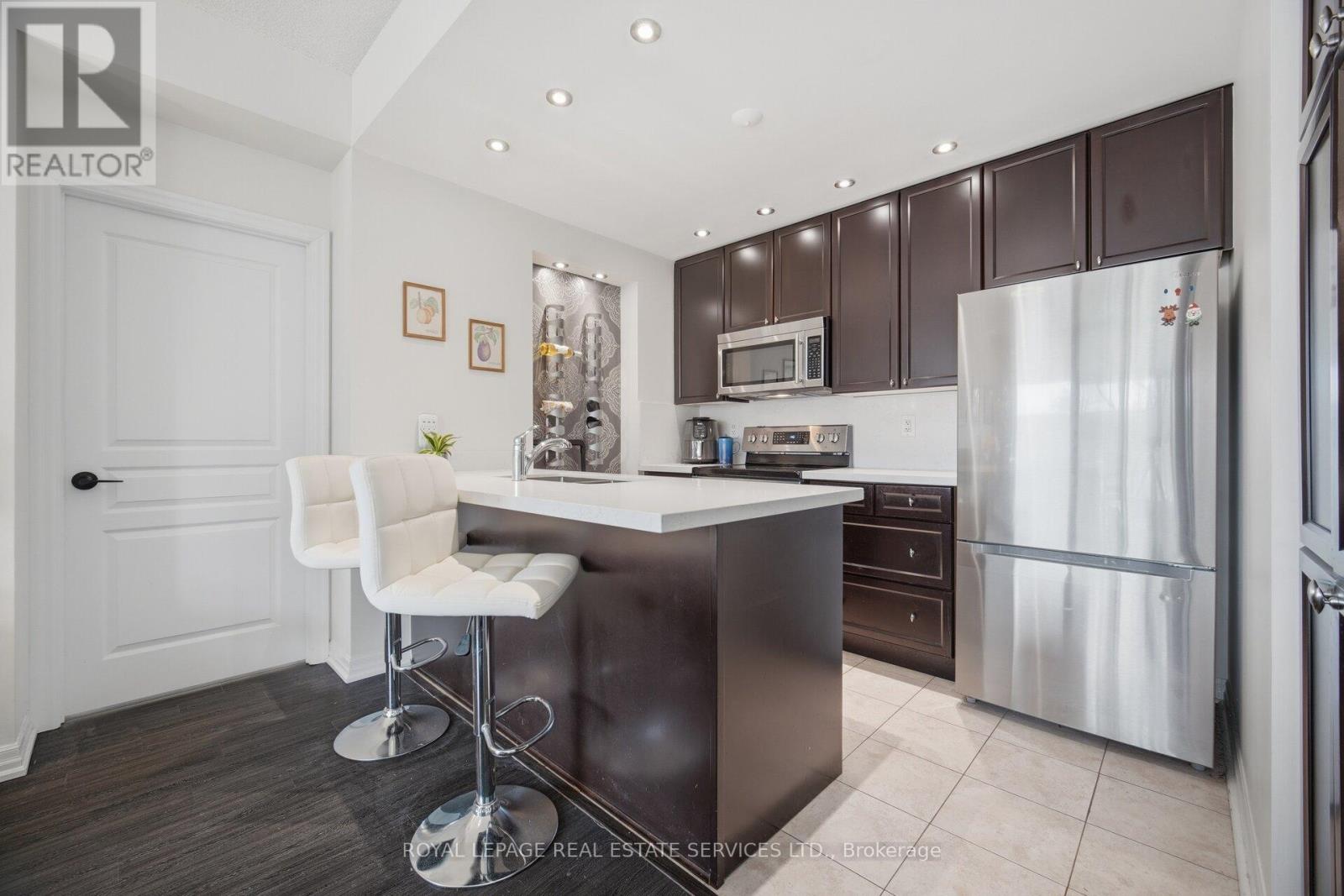 204 - 70 Port Street E, Mississauga, Ontario  L5G 1E8 - Photo 17 - W13018622