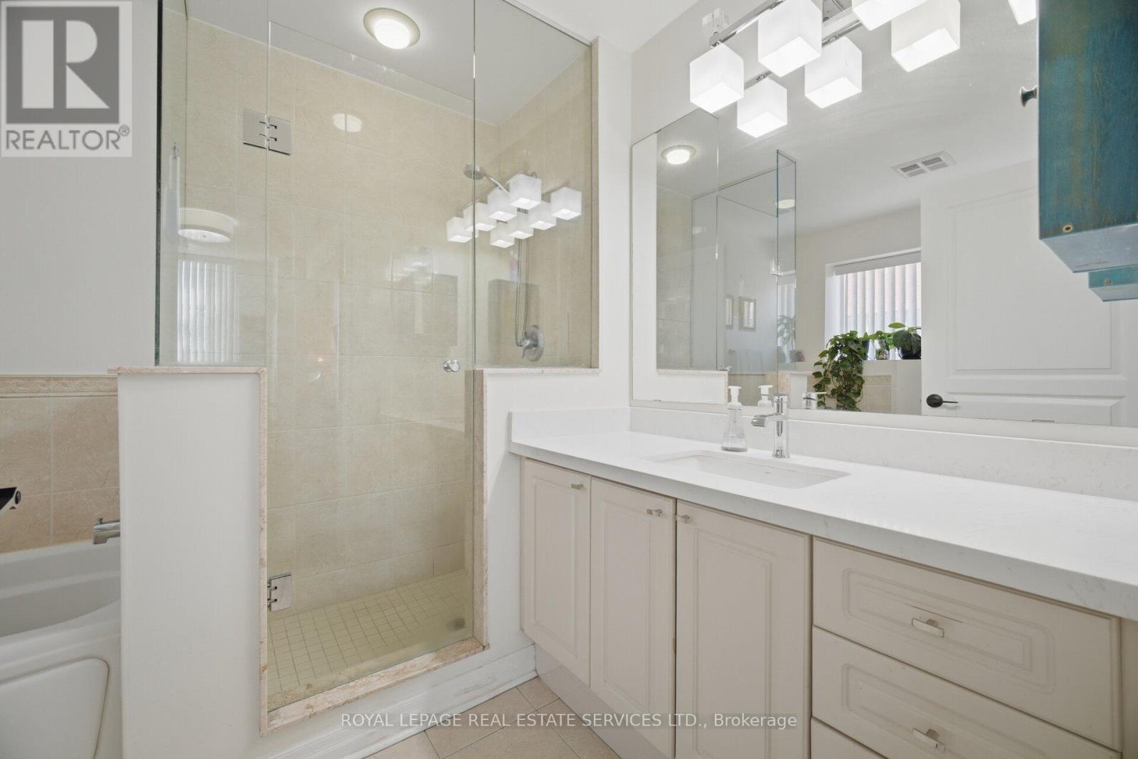 204 - 70 Port Street E, Mississauga, Ontario  L5G 1E8 - Photo 21 - W13018622