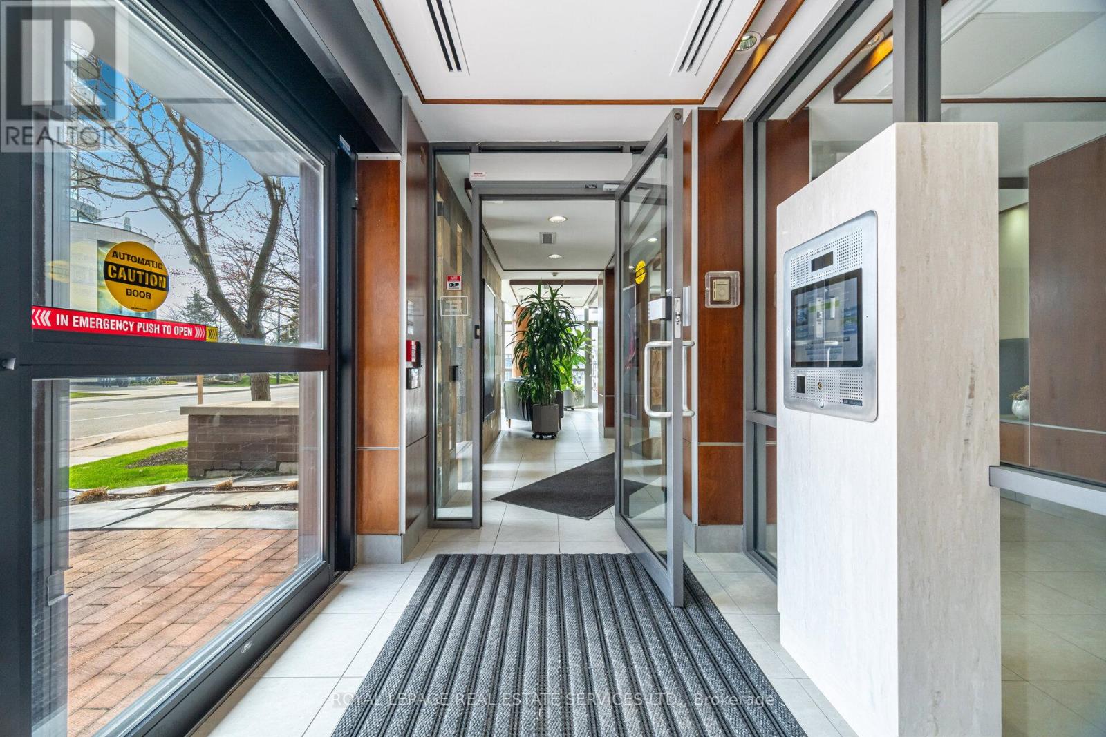 204 - 70 Port Street E, Mississauga, Ontario  L5G 1E8 - Photo 3 - W13018622