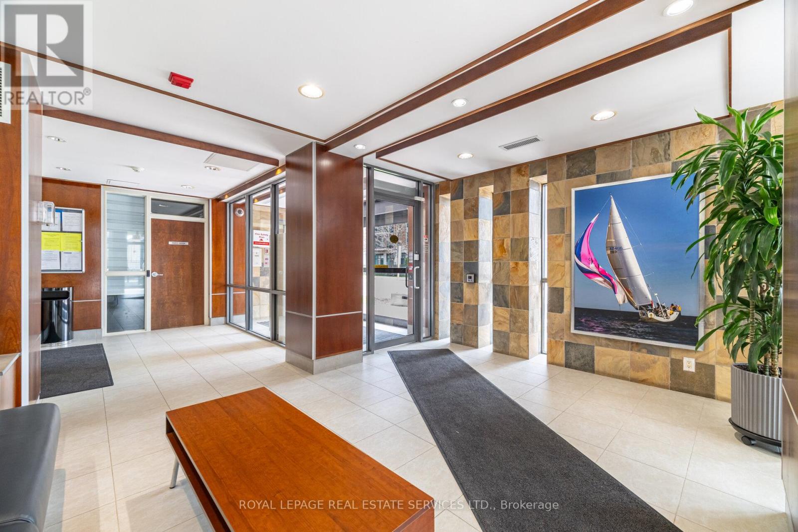 204 - 70 Port Street E, Mississauga, Ontario  L5G 1E8 - Photo 4 - W13018622