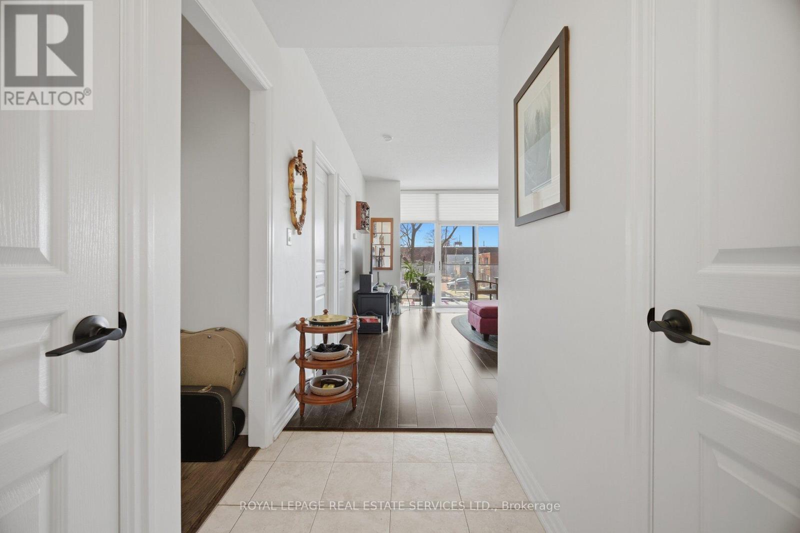 204 - 70 Port Street E, Mississauga, Ontario  L5G 1E8 - Photo 7 - W13018622