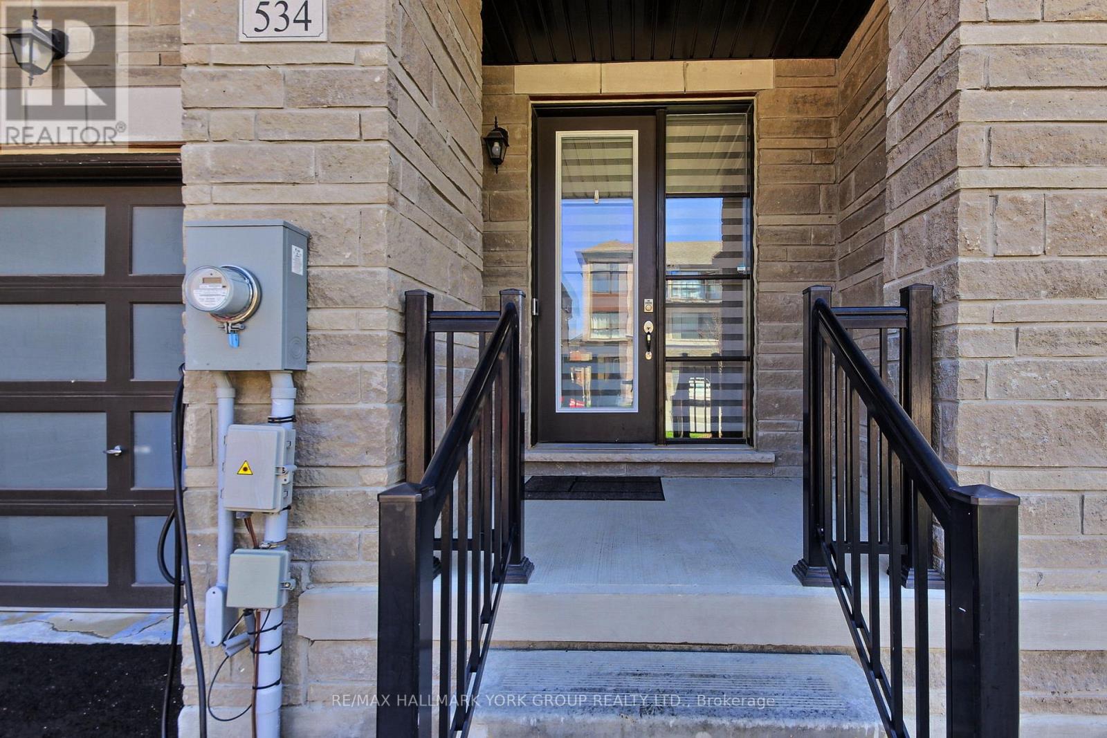 534 New England Court, Newmarket, Ontario  L3X 0M6 - Photo 4 - N13011332