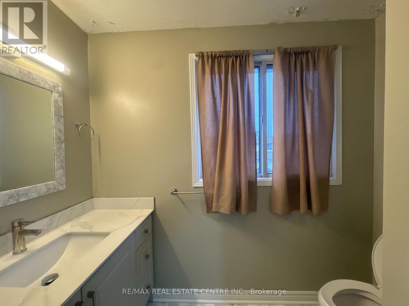 199 - 199 Baronwood Court, Brampton, Ontario  L6V 3H9 - Photo 10 - W12826218