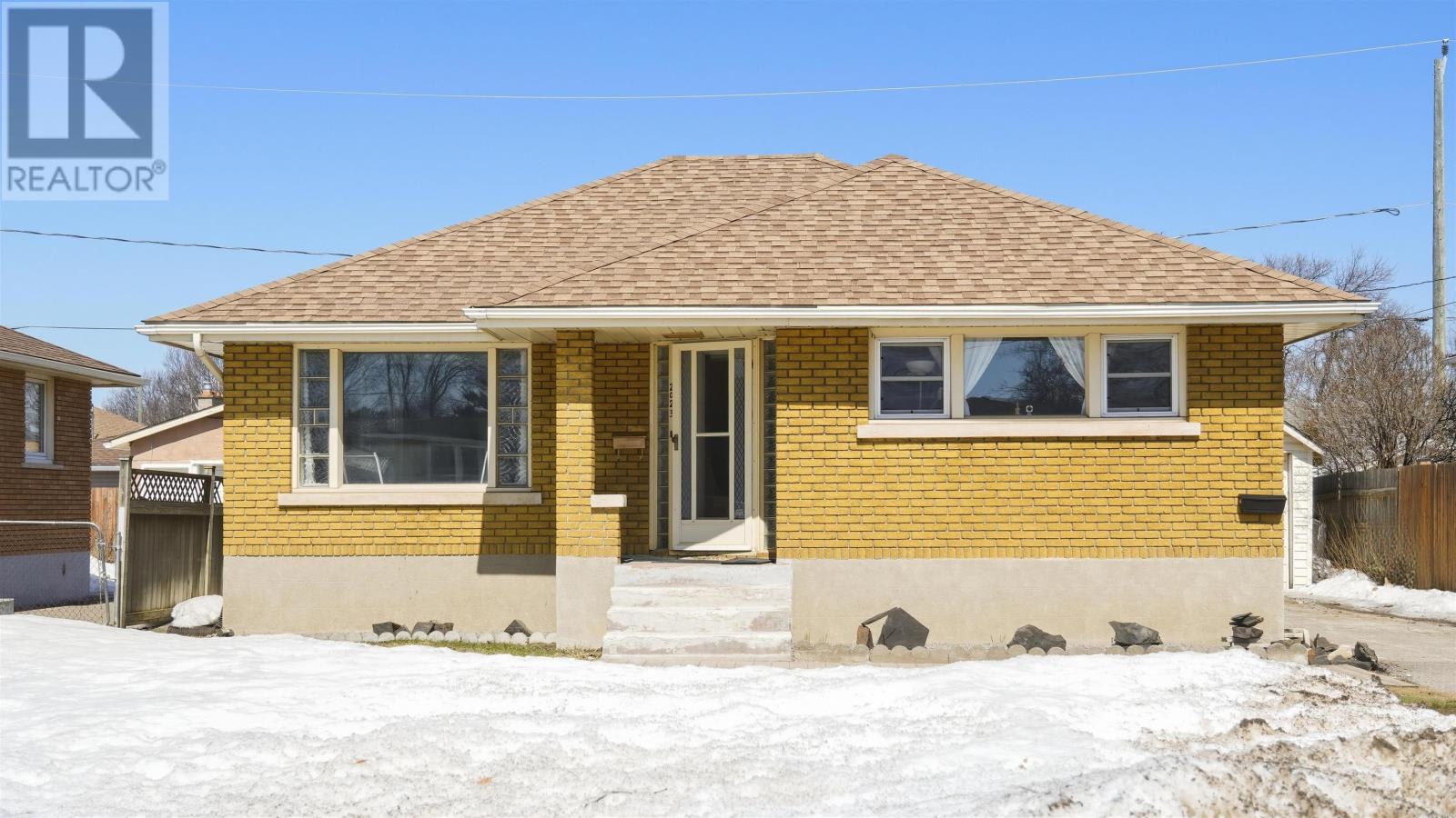 2023 Donald St, Thunder Bay, Ontario  P7E 5W9 - Photo 1 - TB2600737