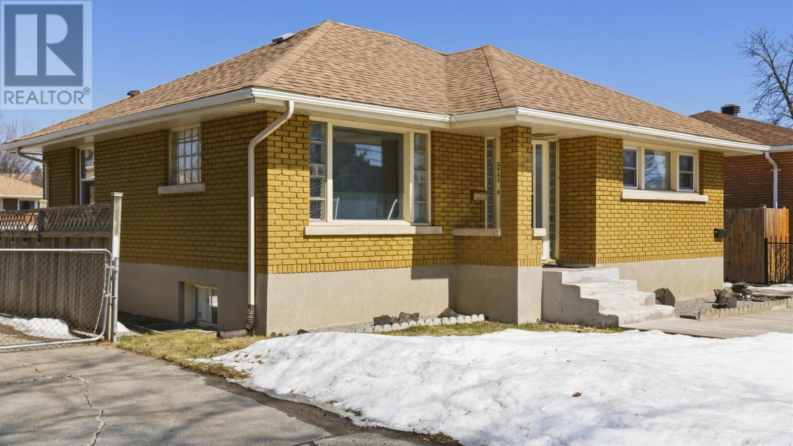 2023 Donald St, Thunder Bay, Ontario  P7E 5W9 - Photo 2 - TB2600737