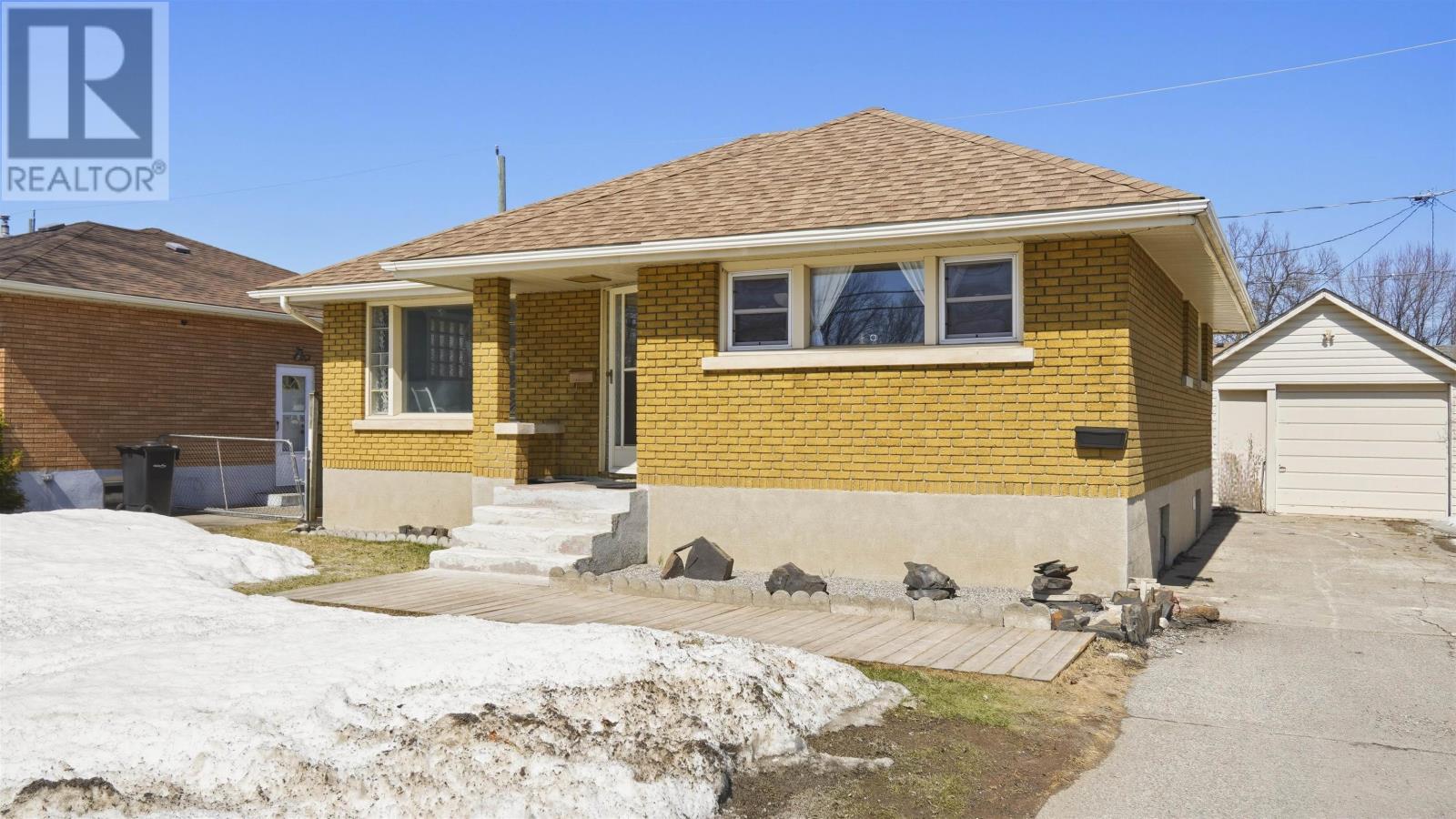 2023 Donald St, Thunder Bay, Ontario  P7E 5W9 - Photo 3 - TB2600737