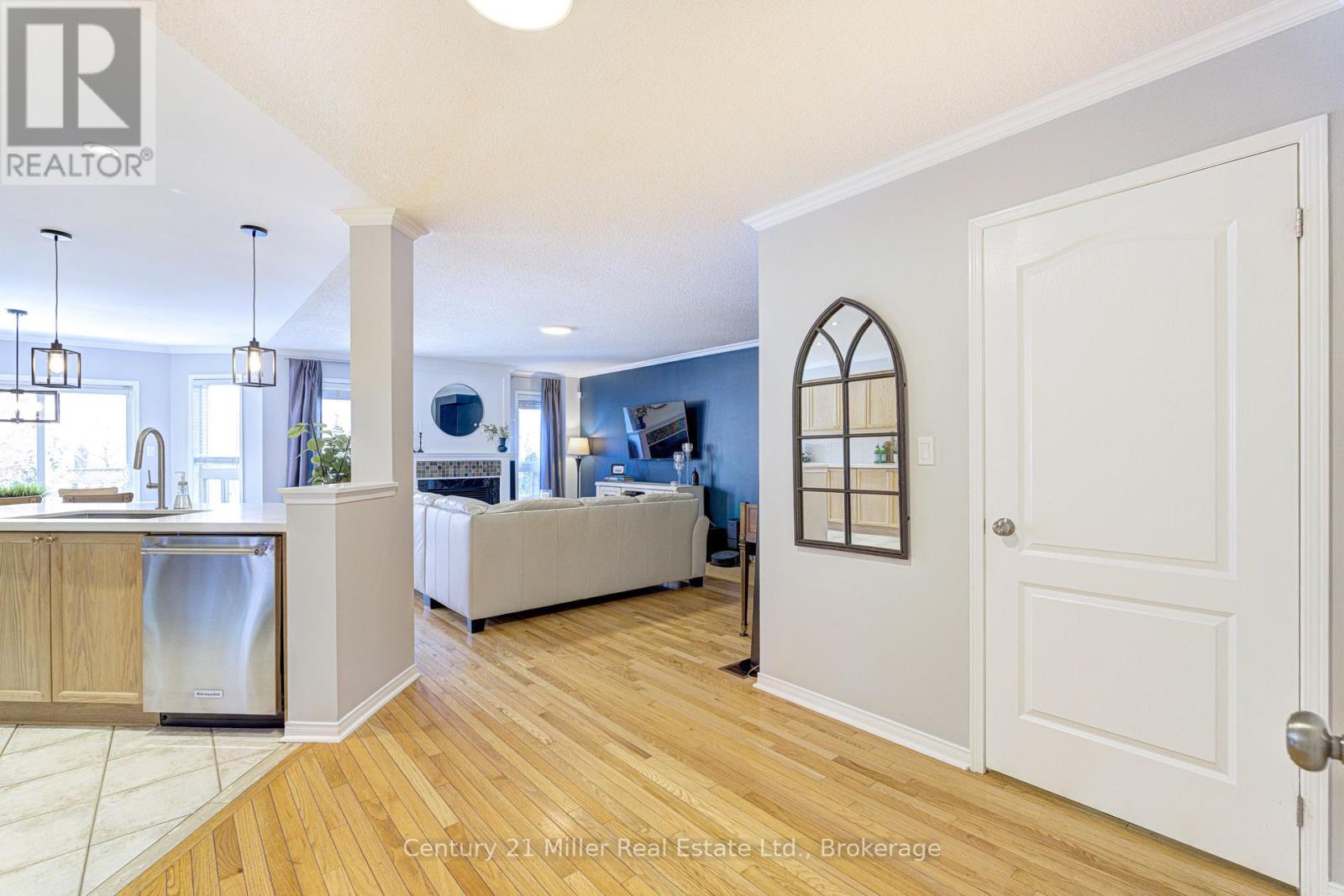 2142 Meadowglen Drive, Oakville, Ontario  L6M 4C8 - Photo 12 - W13018680