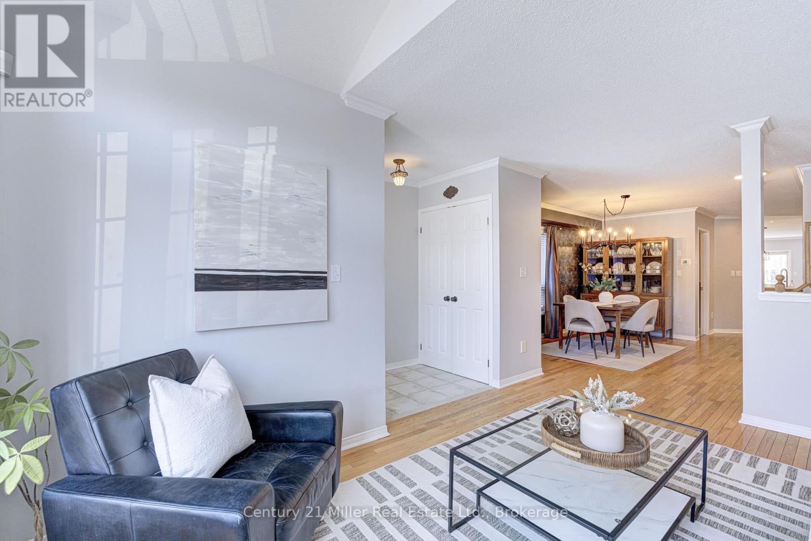 2142 Meadowglen Drive, Oakville, Ontario  L6M 4C8 - Photo 4 - W13018680