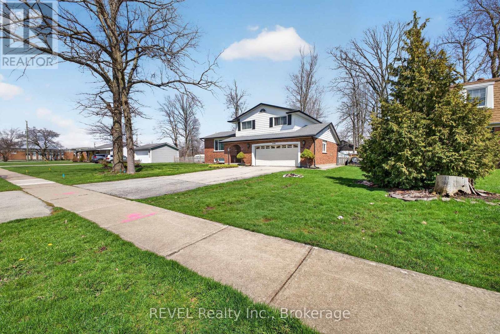 698 Daytona Drive, Fort Erie, Ontario  L2A 4Z6 - Photo 4 - X13018946