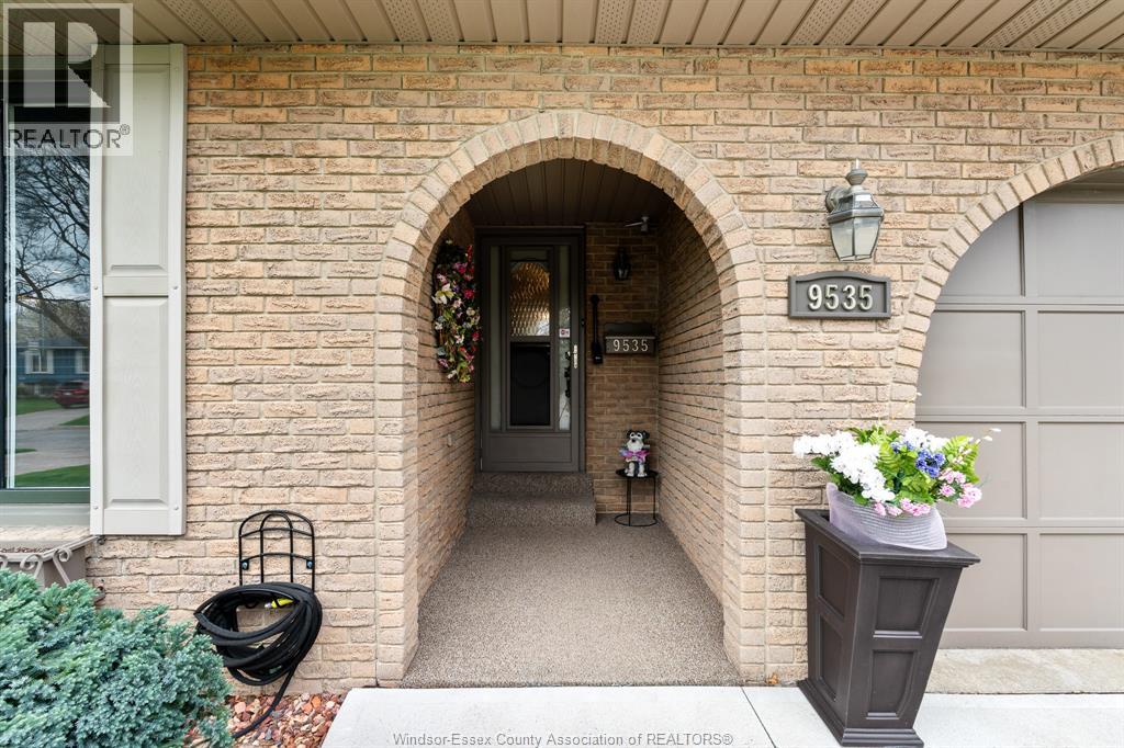 9535 Chestnut Drive, Windsor, Ontario  N8R 1G9 - Photo 10 - 26008522