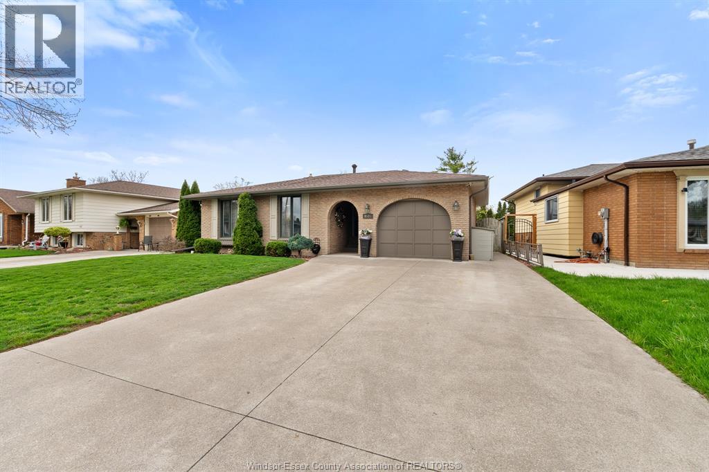 9535 Chestnut Drive, Windsor, Ontario  N8R 1G9 - Photo 2 - 26008522