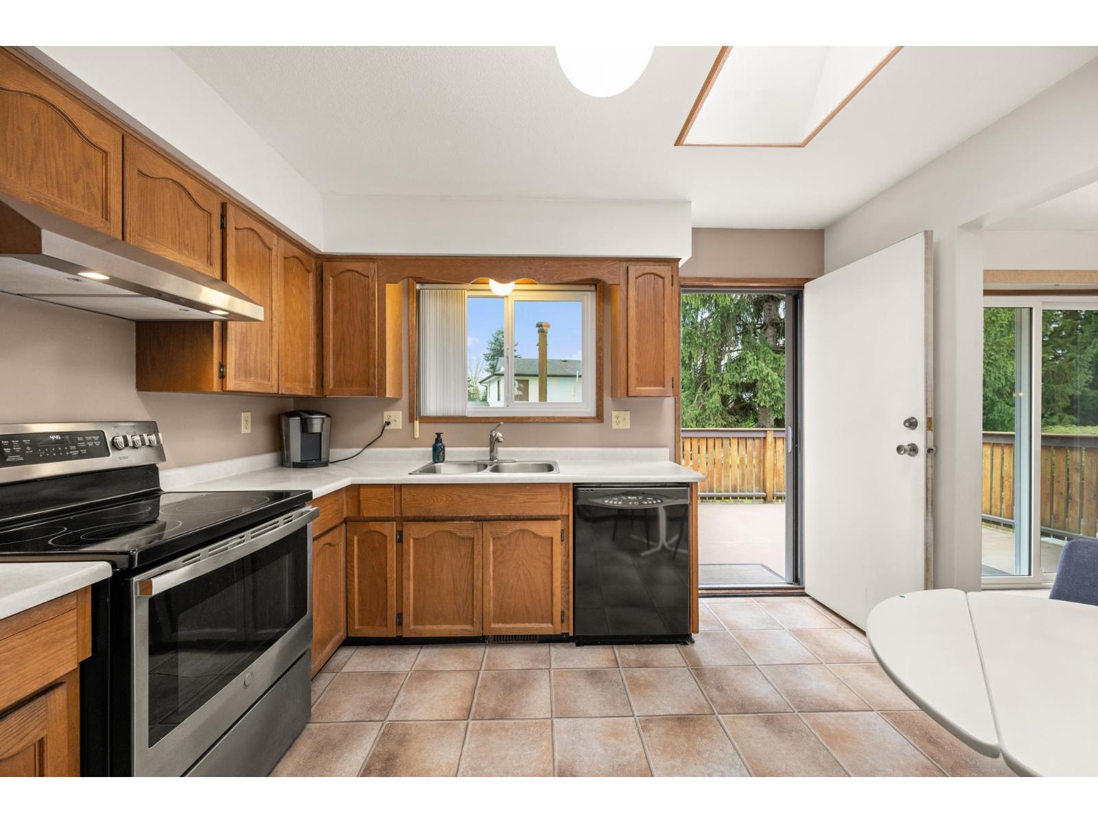 9315 213 Street, Langley, British Columbia  V1M 1Z6 - Photo 2 - R3112451