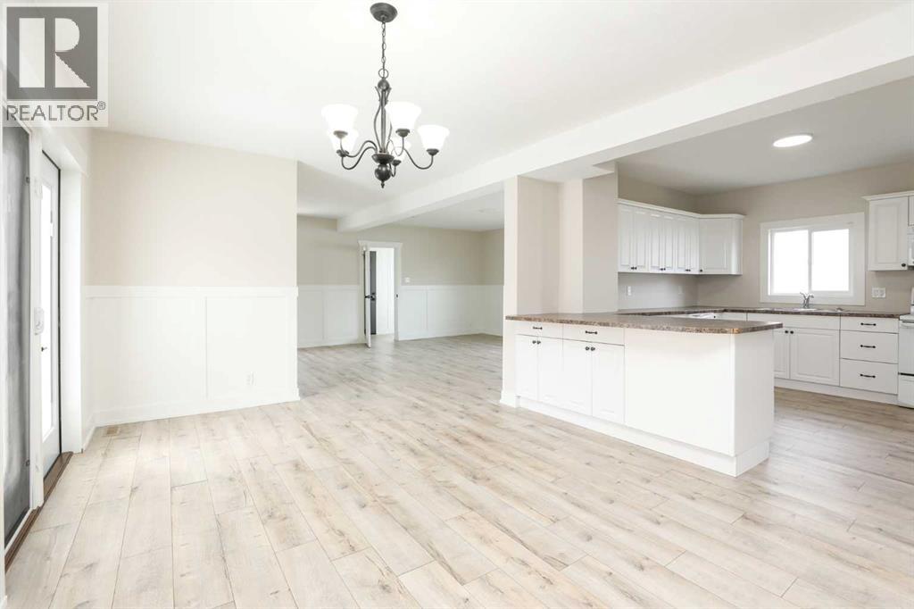 169 Heritage Road S, Magrath, Alberta  T0K 1J0 - Photo 9 - A2302465