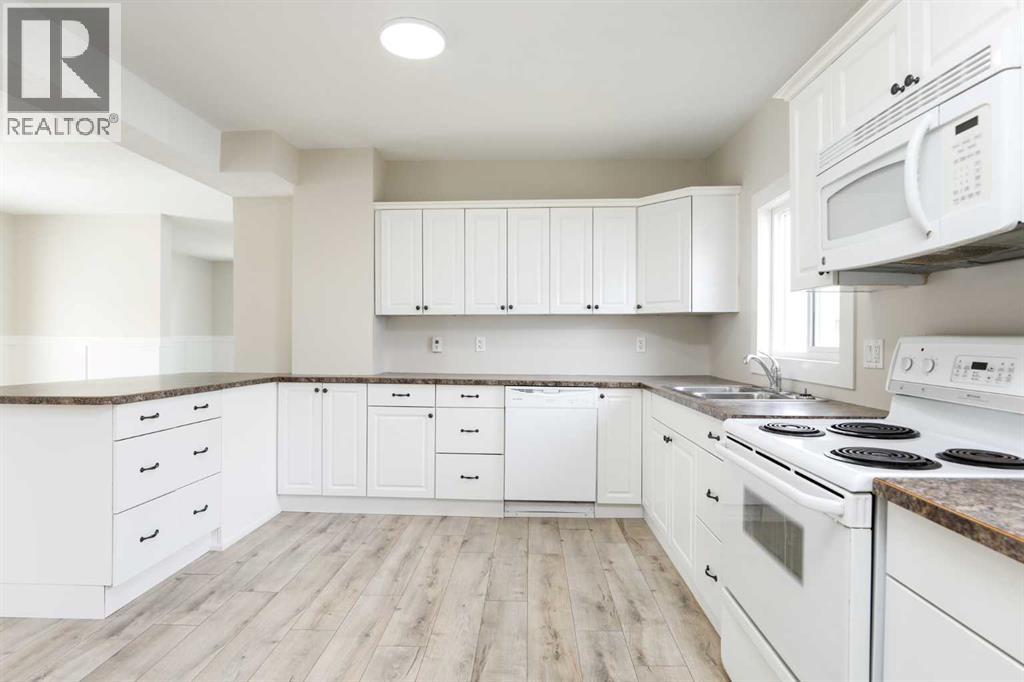 169 Heritage Road S, Magrath, Alberta  T0K 1J0 - Photo 10 - A2302465